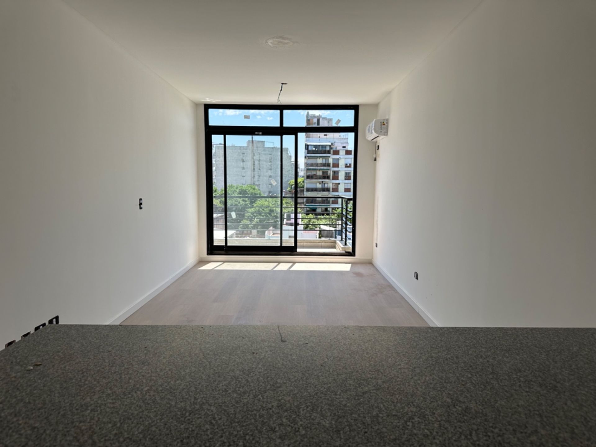 VENTA MONOAMBIENTE EN CHARITA CON BALCON. LAUNDRY - 1