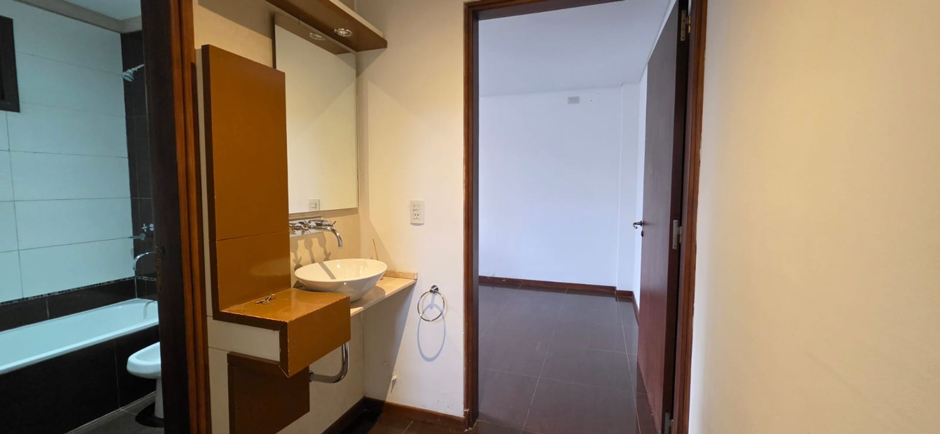 Casa en Venta en Guaymallen, Mendoza - USD 390.000 | Inmoup - 24
