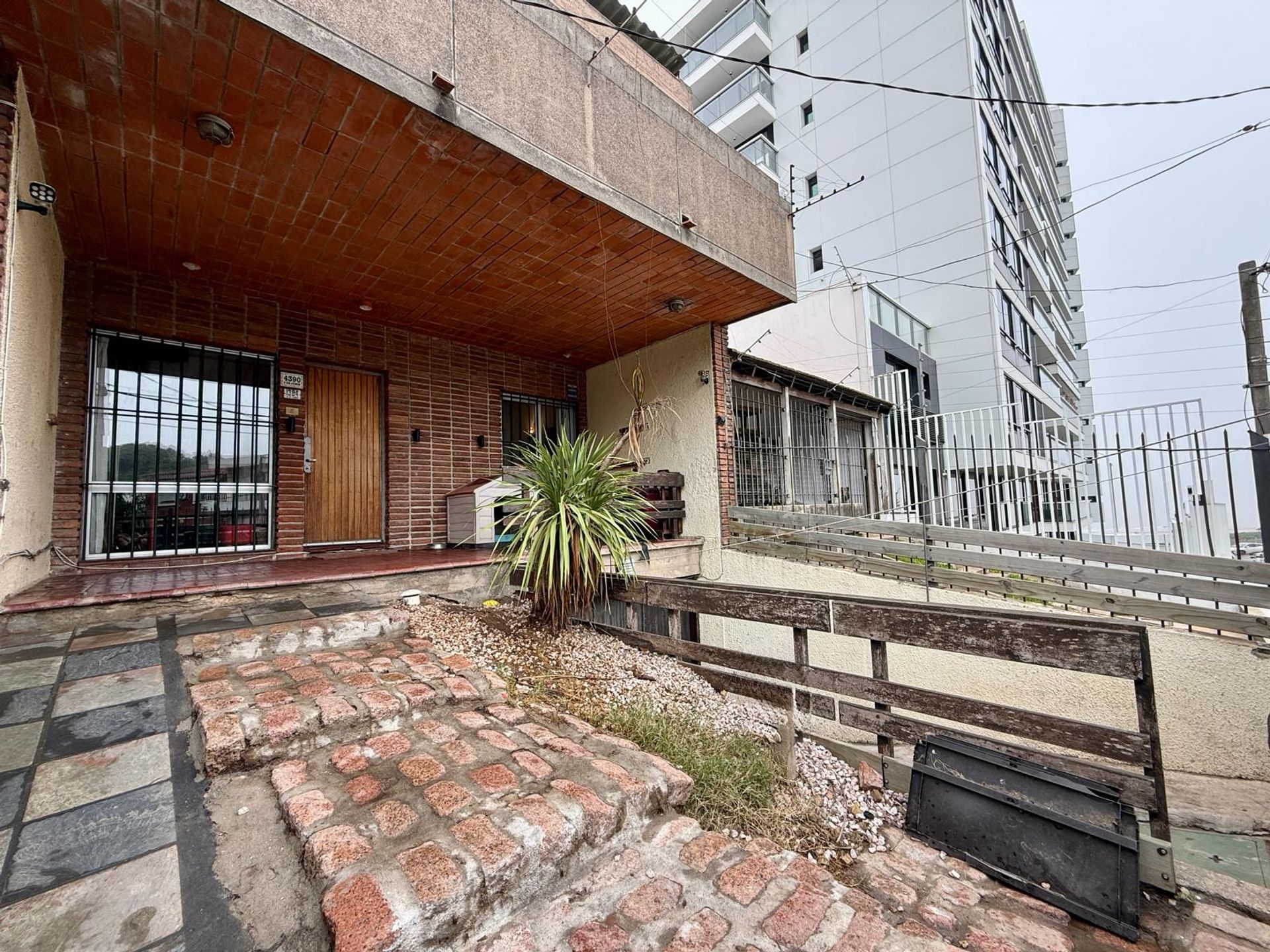 VENTA CASA MALVIN 4 DORM, BALCÓN, PATIO Y BARBACOA - 2