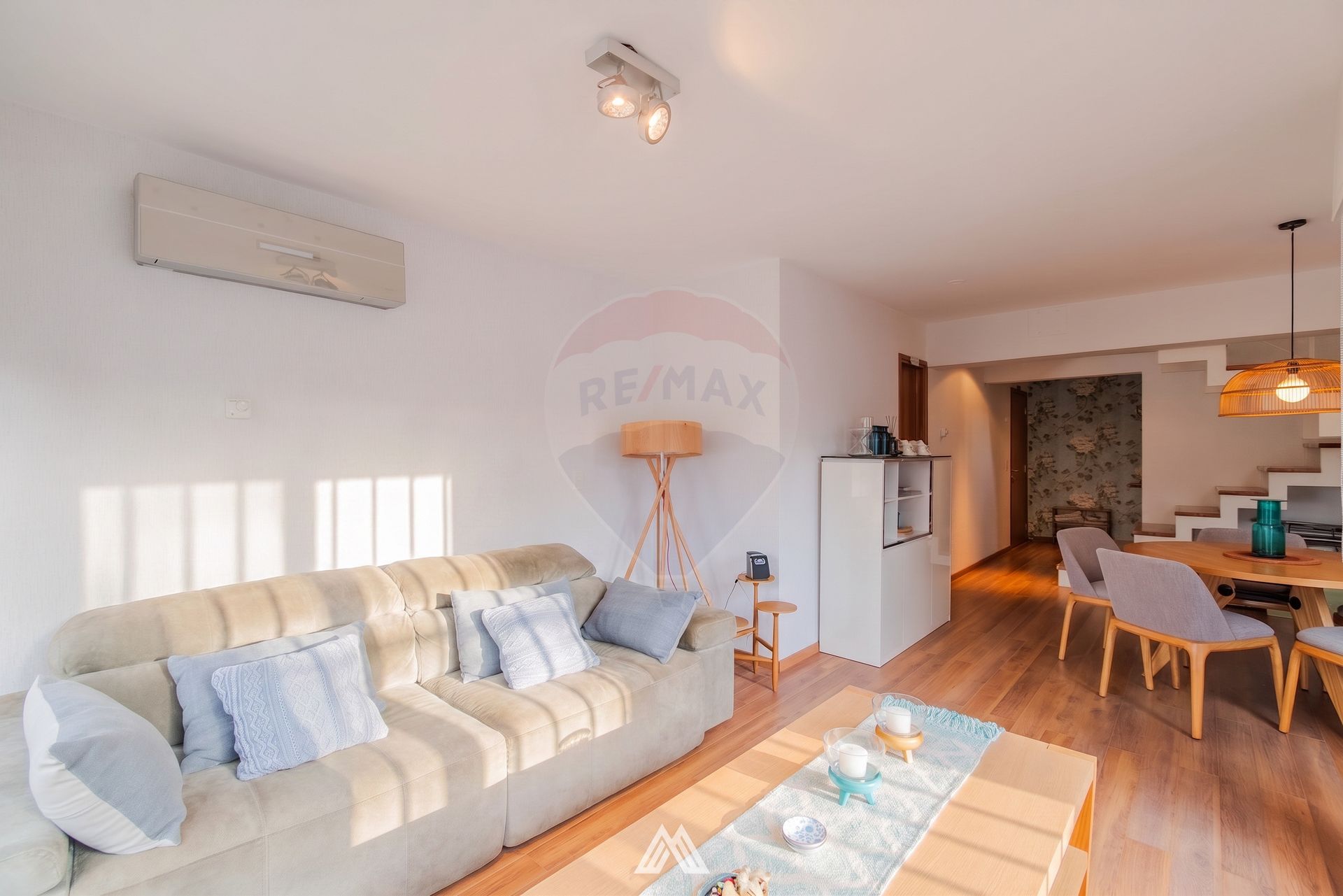 VENTA POCITOS APTO 2 DORM TERRAZA + GJE AMUEBLADO - 1