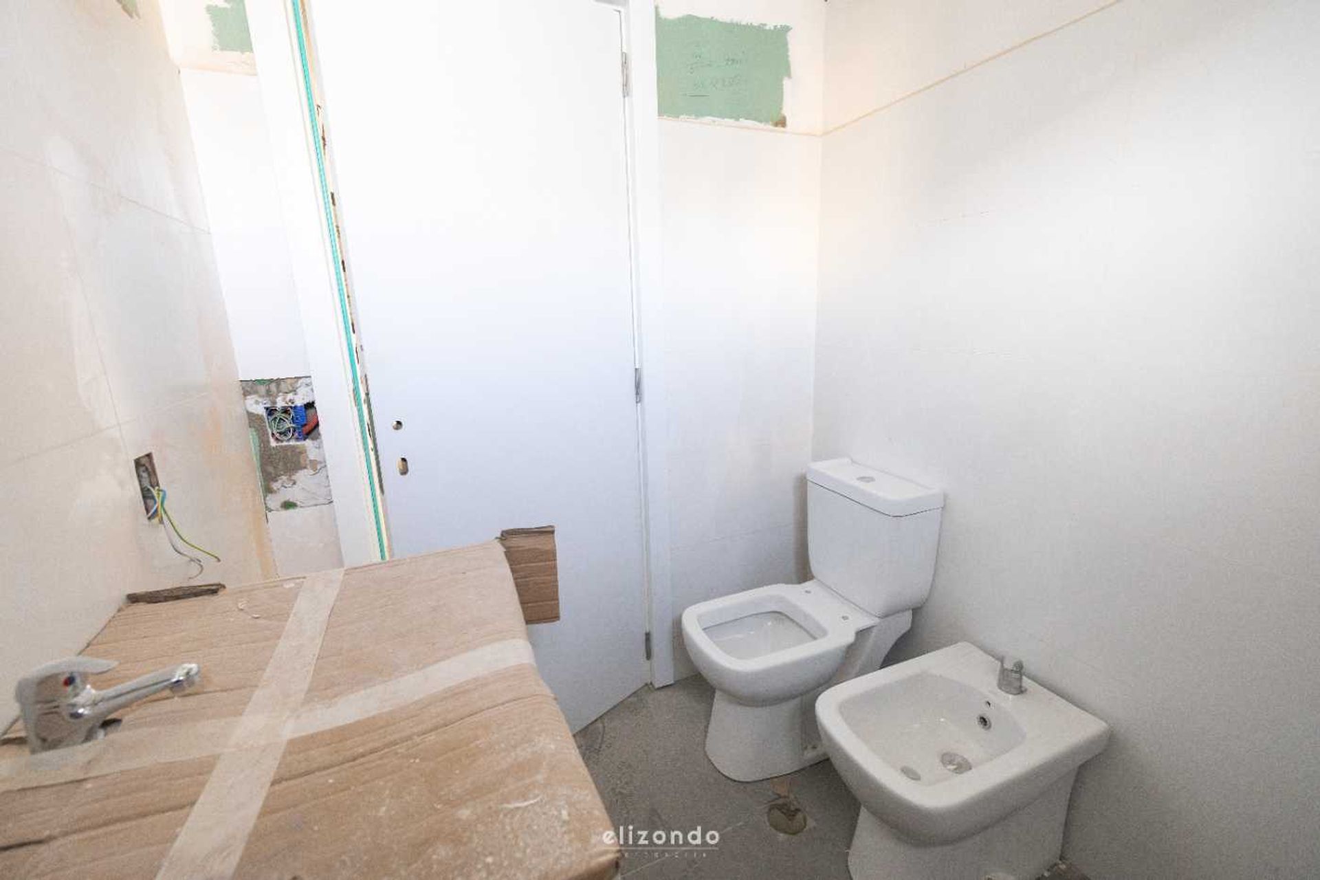 Venta Monoambiente con cochera Tres Cruces - 6