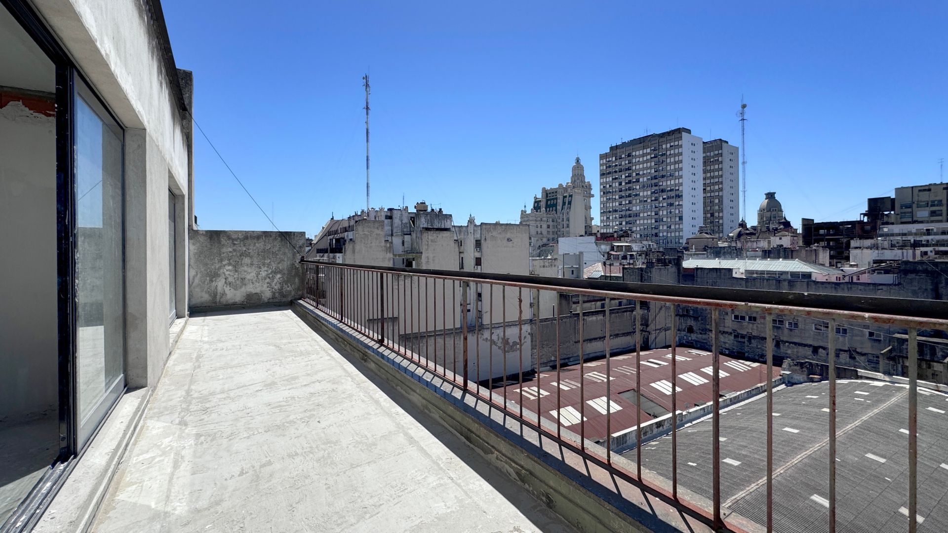 Venta monoambiente con balcón terraza Monserrat - 2