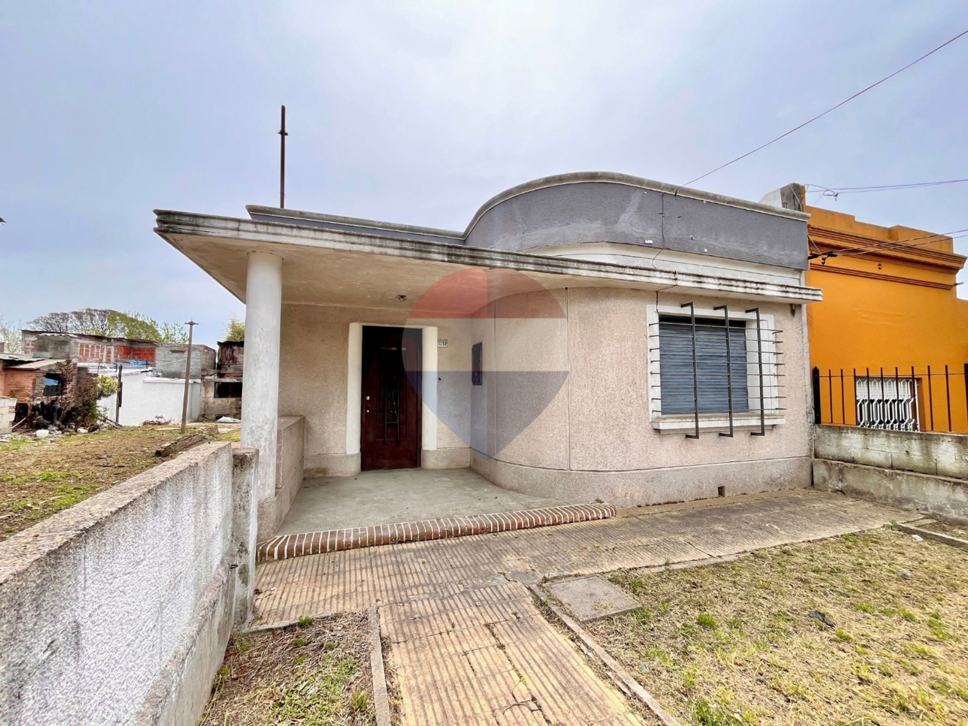 TERRENO CON MEJORAS EN VENTA EN J. DEL HIPODROMO - 2