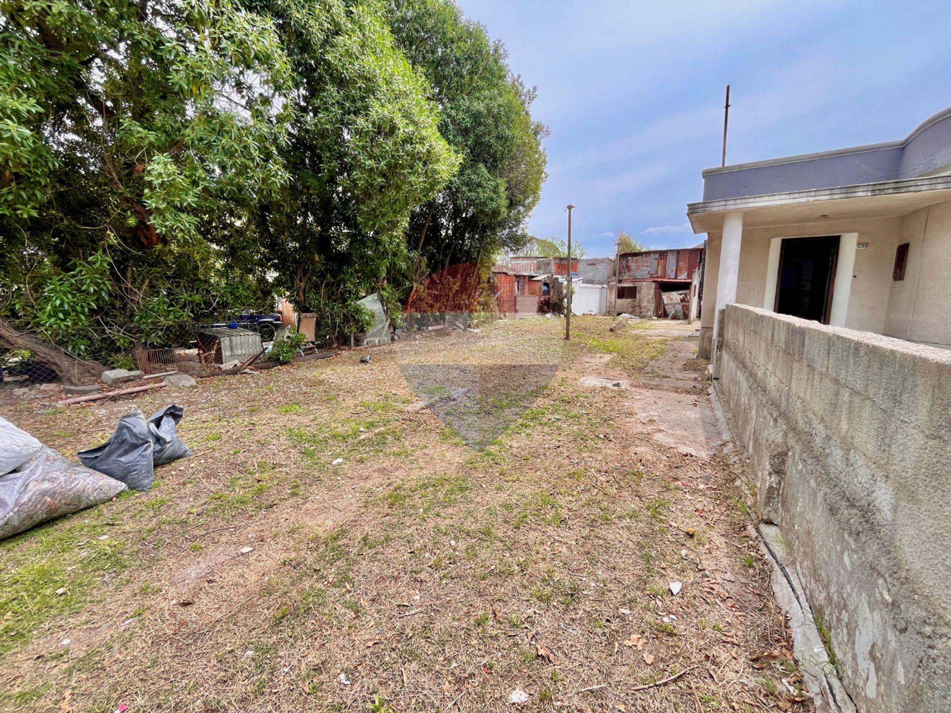TERRENO CON MEJORAS EN VENTA EN J. DEL HIPODROMO - 16