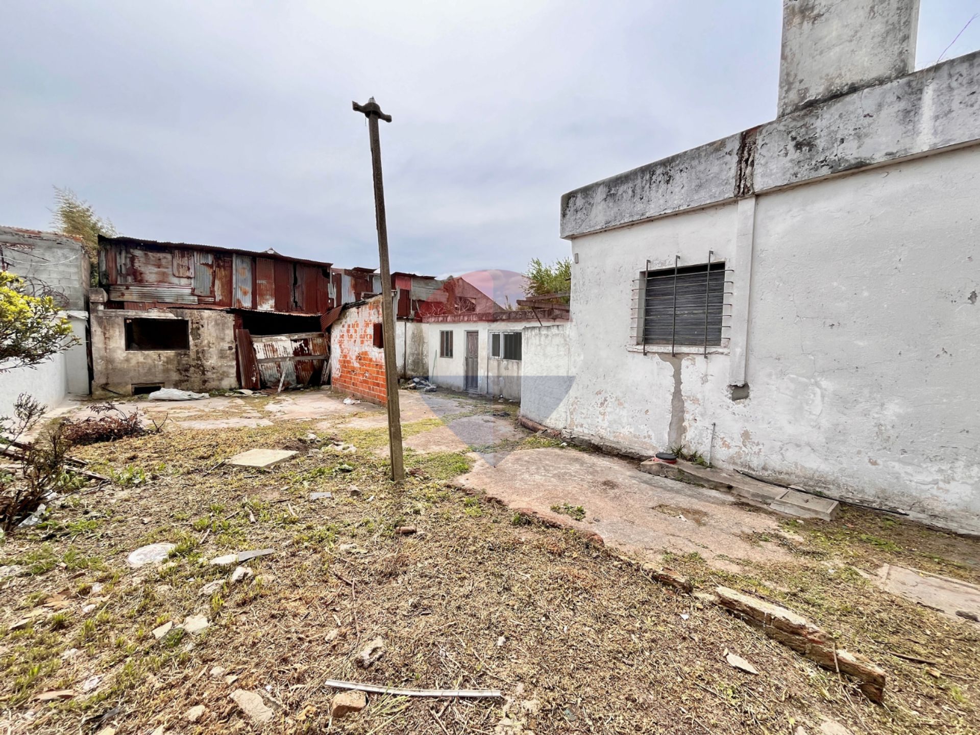 TERRENO CON MEJORAS EN VENTA EN J. DEL HIPODROMO - 14