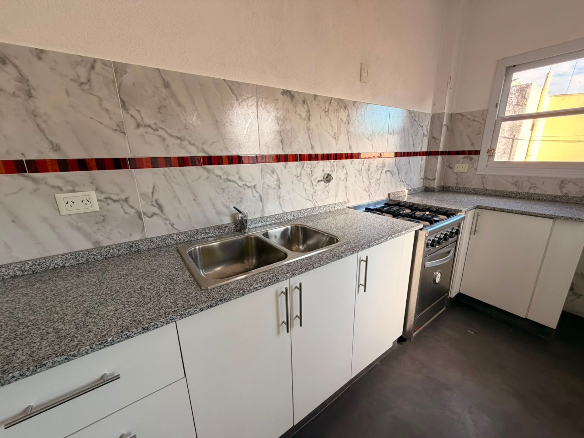 P H en Venta en Moron, G.B.A. Zona Oeste