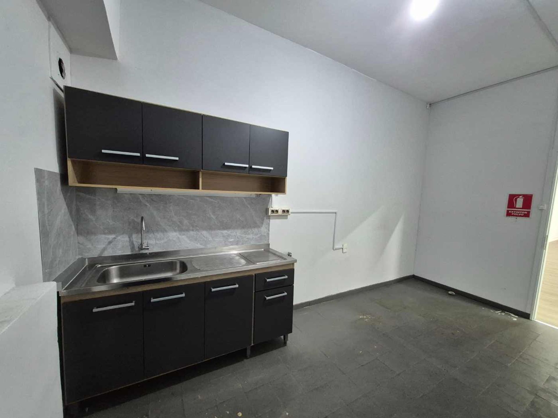 Alquiler de local comercial en el Centro Yi y 18 - 12