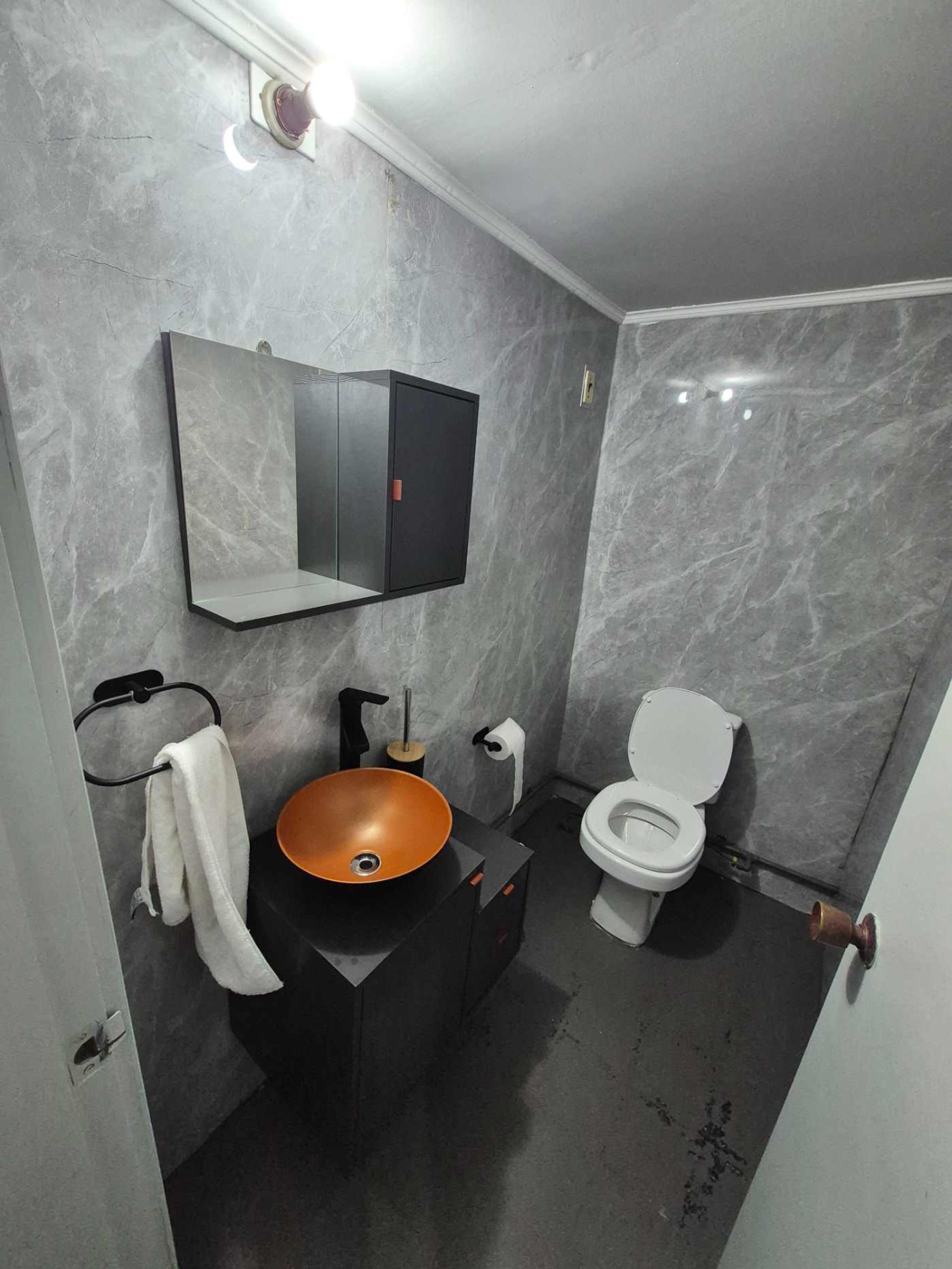 Alquiler de local comercial en el Centro Yi y 18 - 7