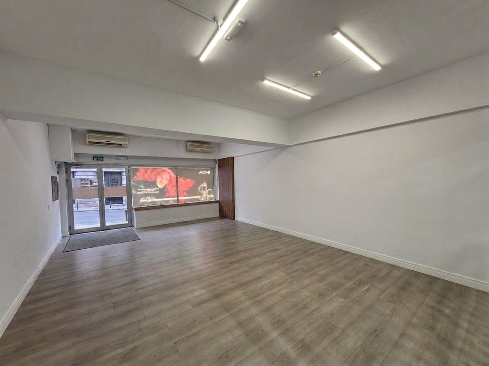 Alquiler de local comercial en el Centro Yi y 18 - 1