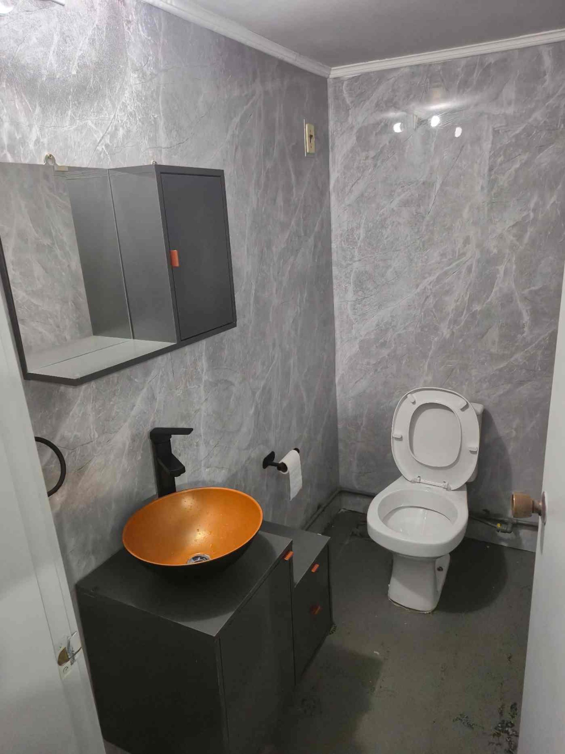 Alquiler de local comercial en el Centro Yi y 18 - 8
