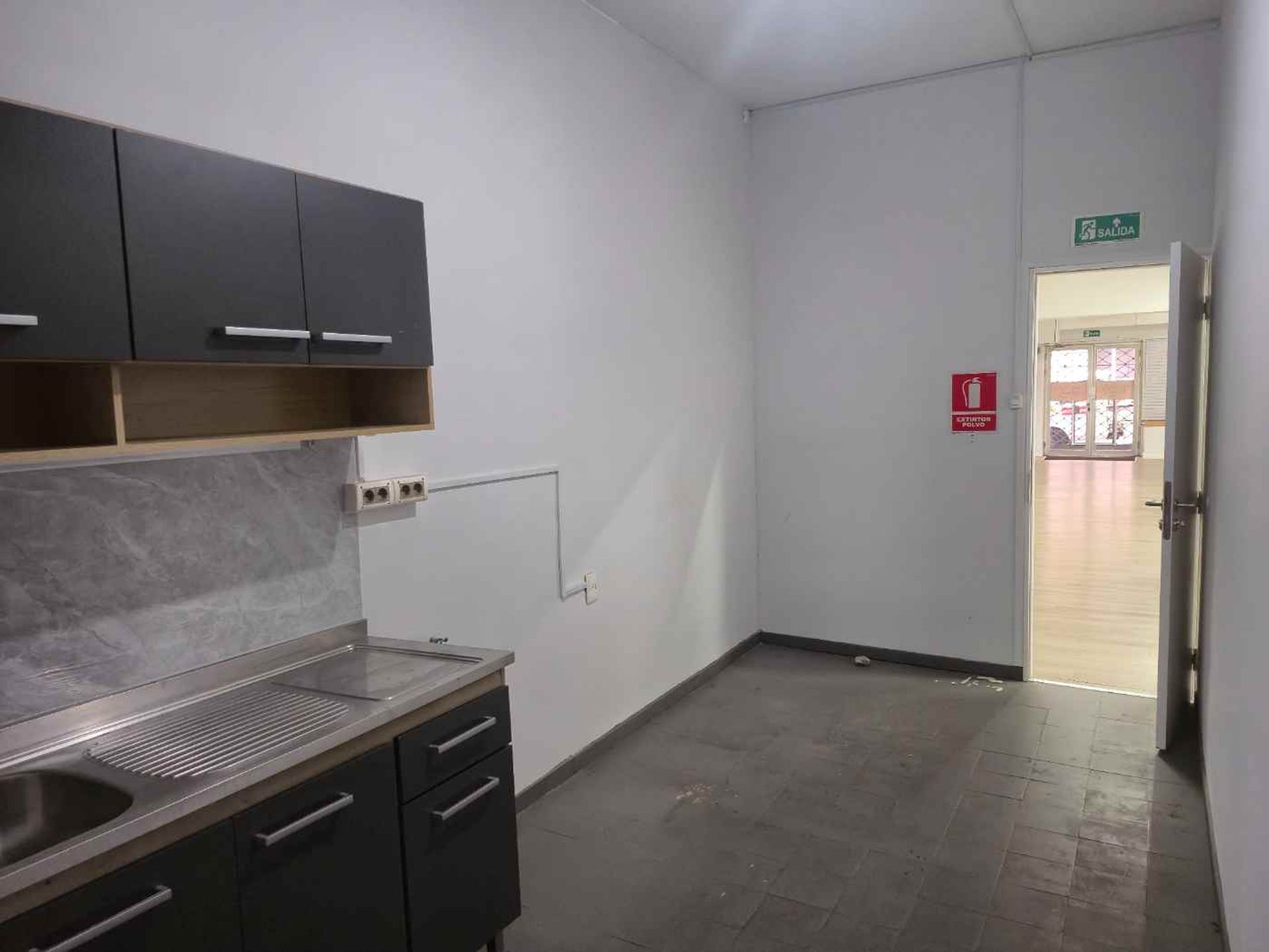 Alquiler de local comercial en el Centro Yi y 18 - 11