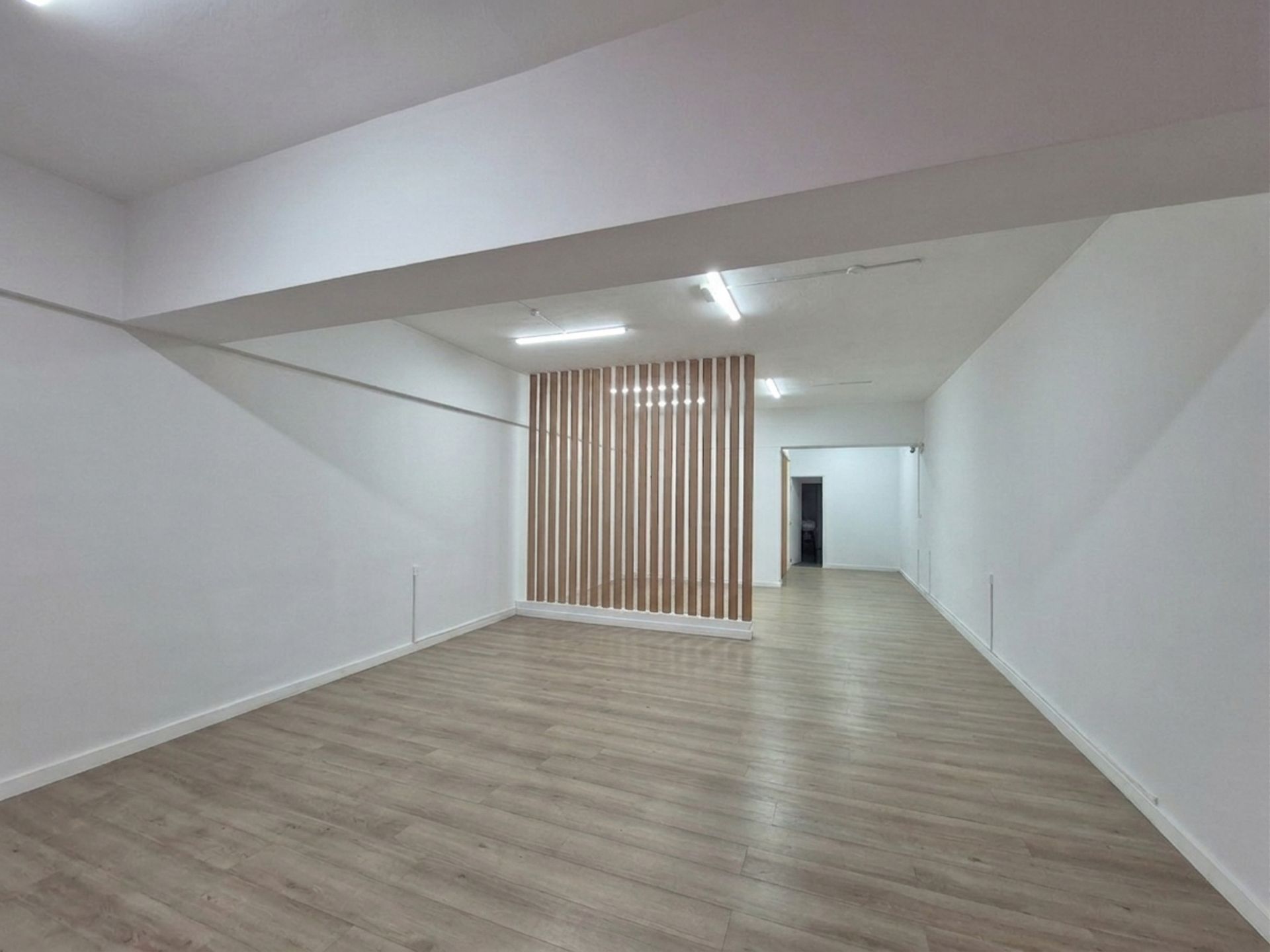 Alquiler de local comercial en el Centro Yi y 18 - 2