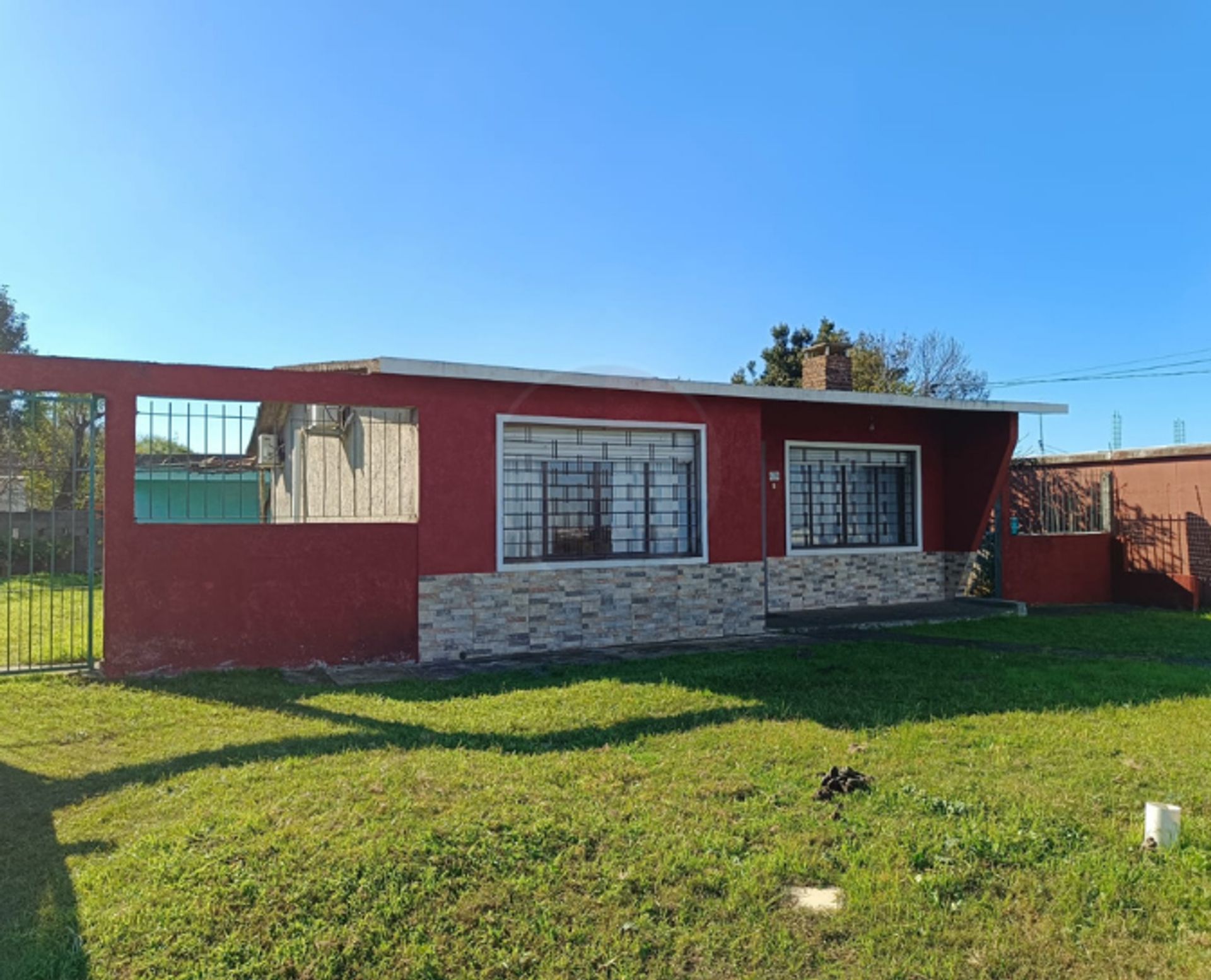 VENTA, casa de dos dormitorios, en Lezica. - 1
