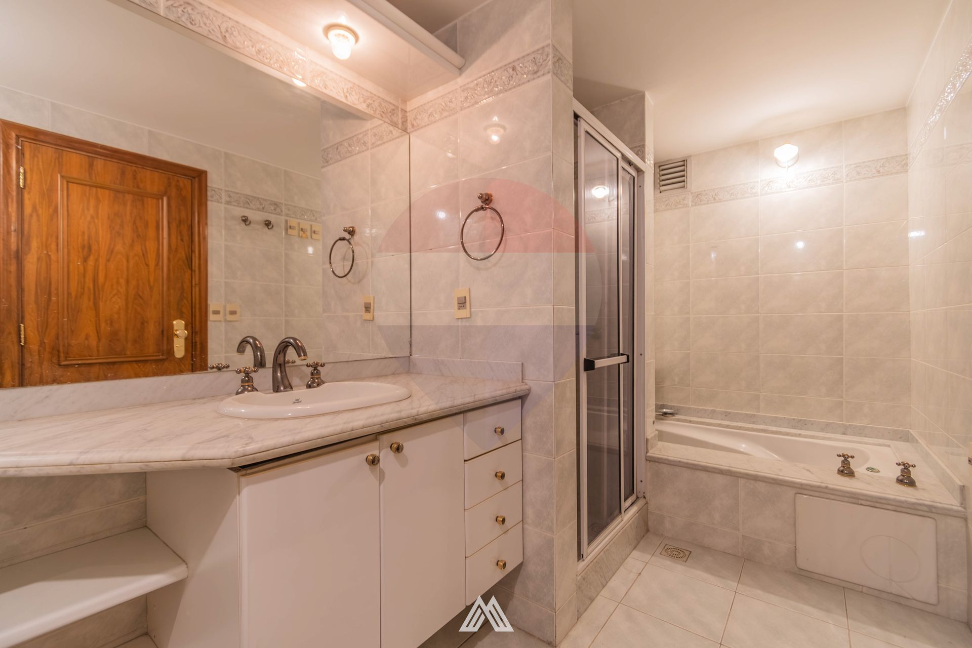 VENTA, primera linea, 3 suites. - 19
