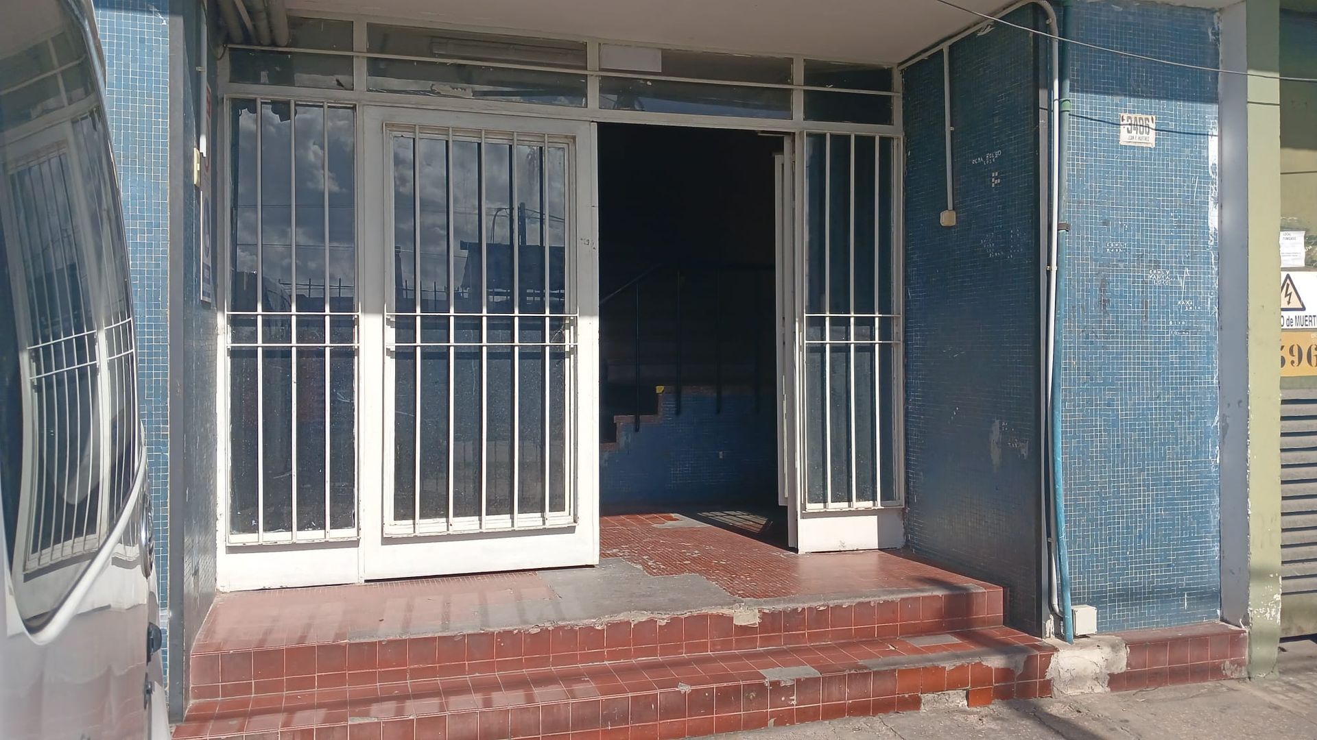 VENTA - LOCAL INDUSTRIAL - PROXIMO MERCADO MODELO - 2