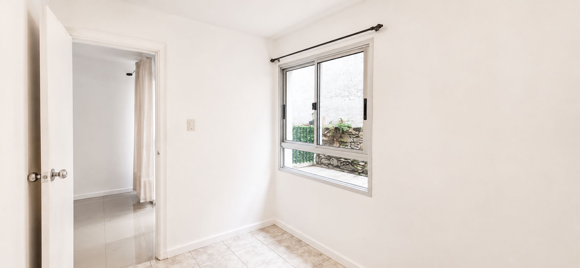 Venta Pocitos unidad de 2 dorm. patio c renta 5% - 6
