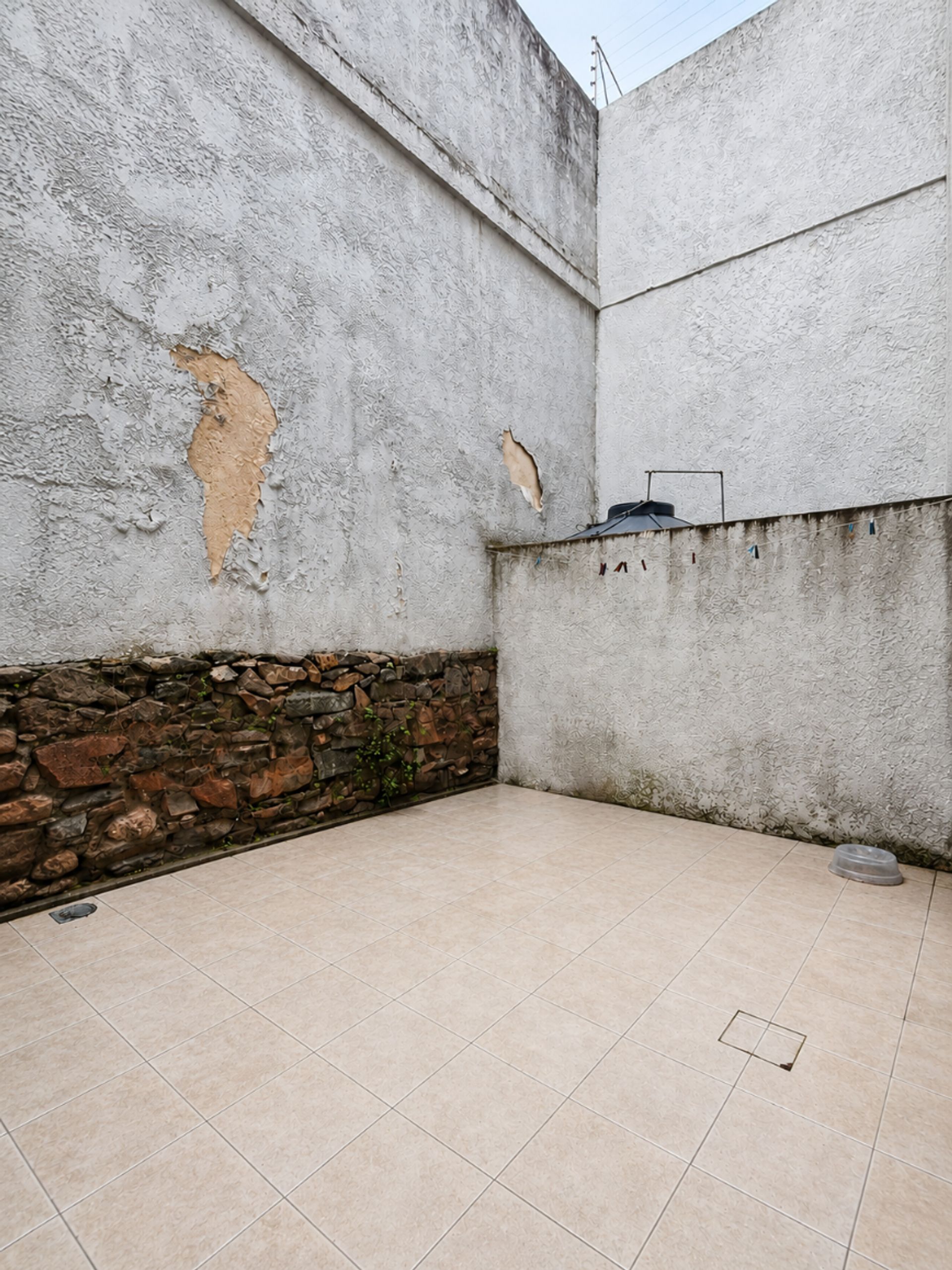 Venta Pocitos unidad de 2 dorm. patio c renta 5% - 14