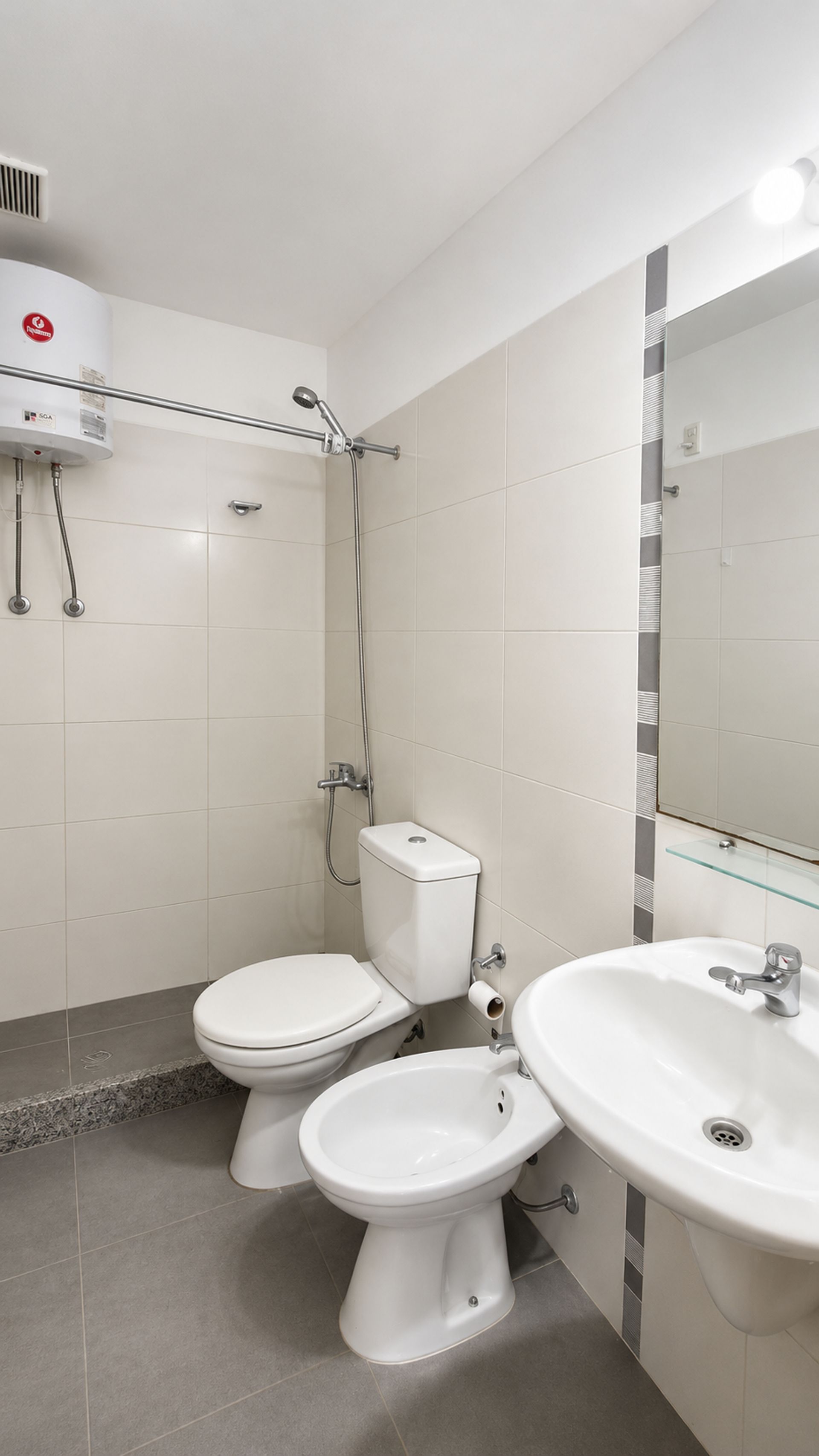 Venta Pocitos unidad de 2 dorm. patio c renta 5% - 9