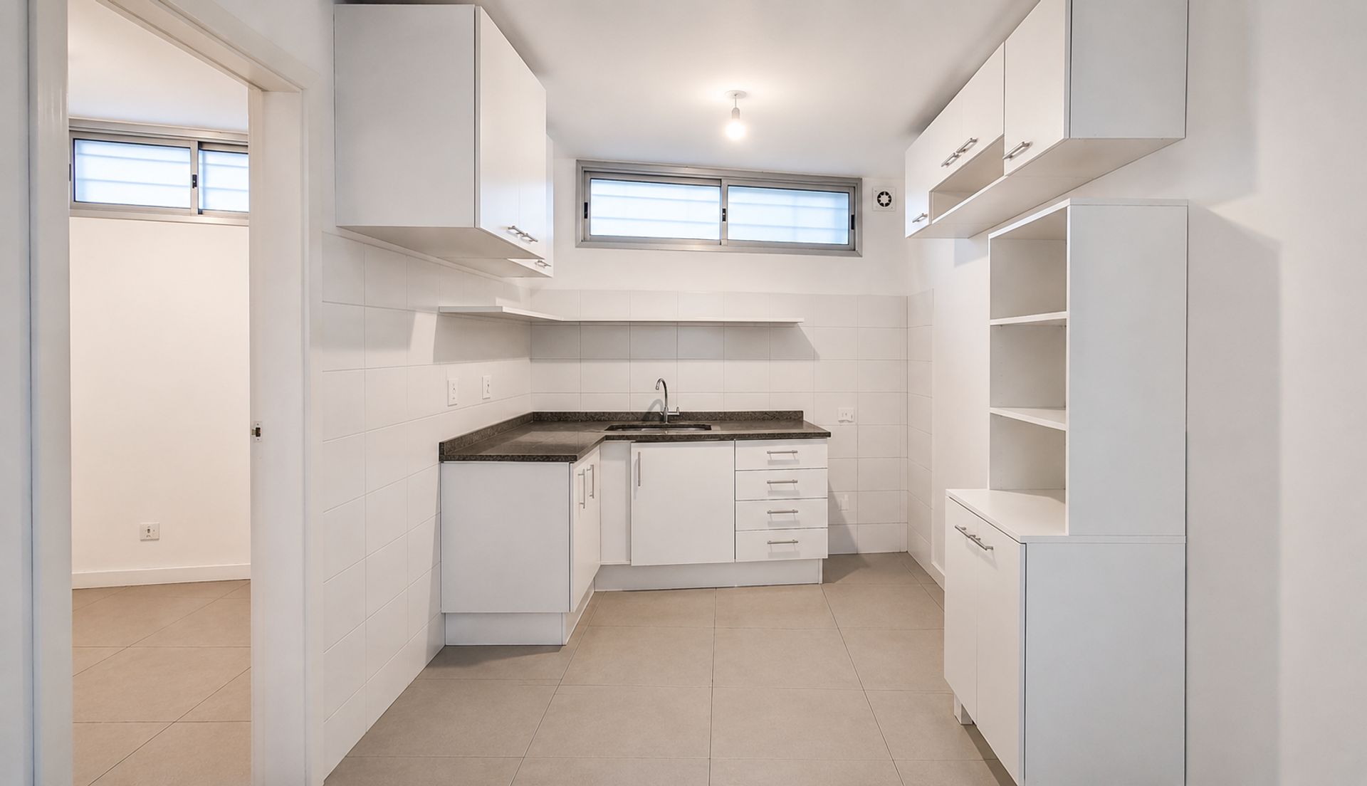 Venta Pocitos unidad de 2 dorm. patio c renta 5% - 3