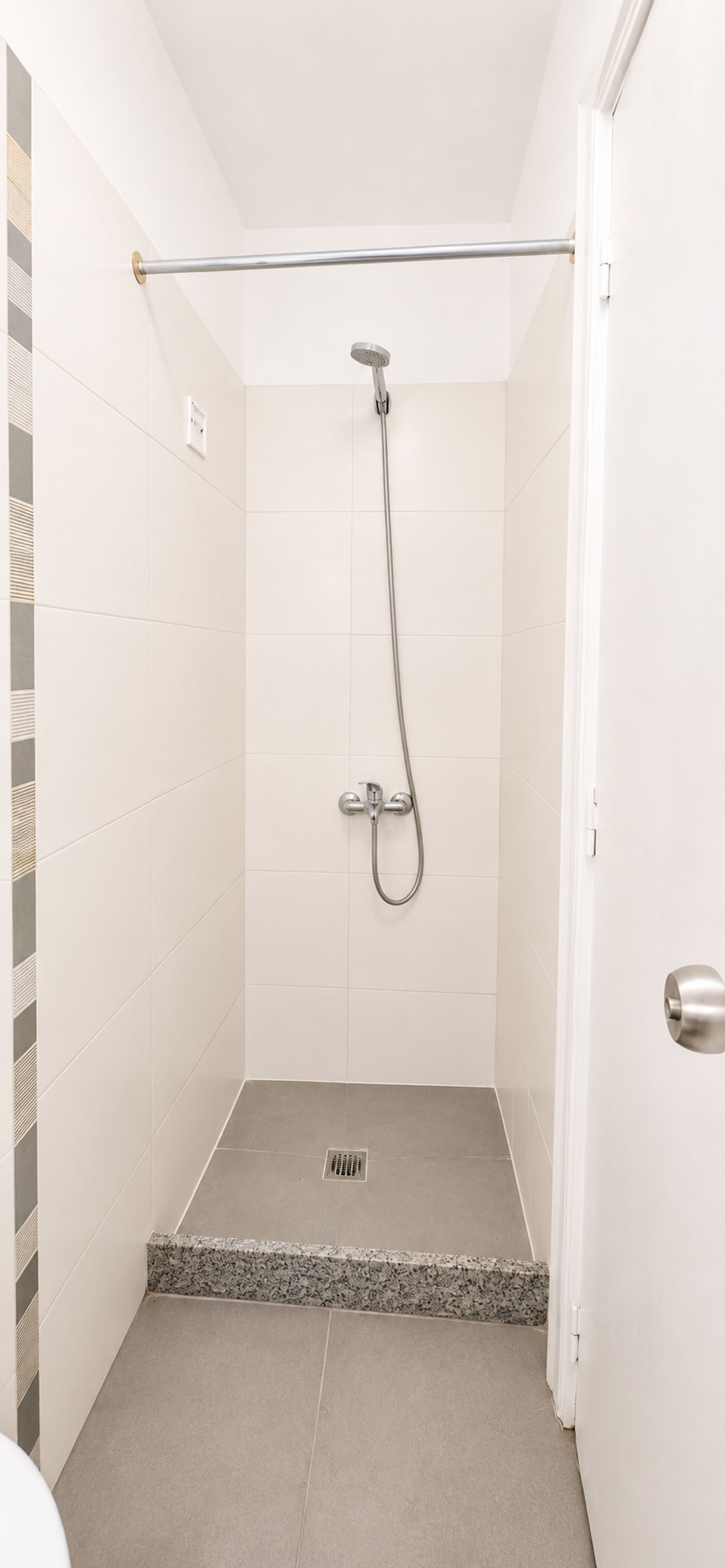 Venta Pocitos unidad de 2 dorm. patio c renta 5% - 11