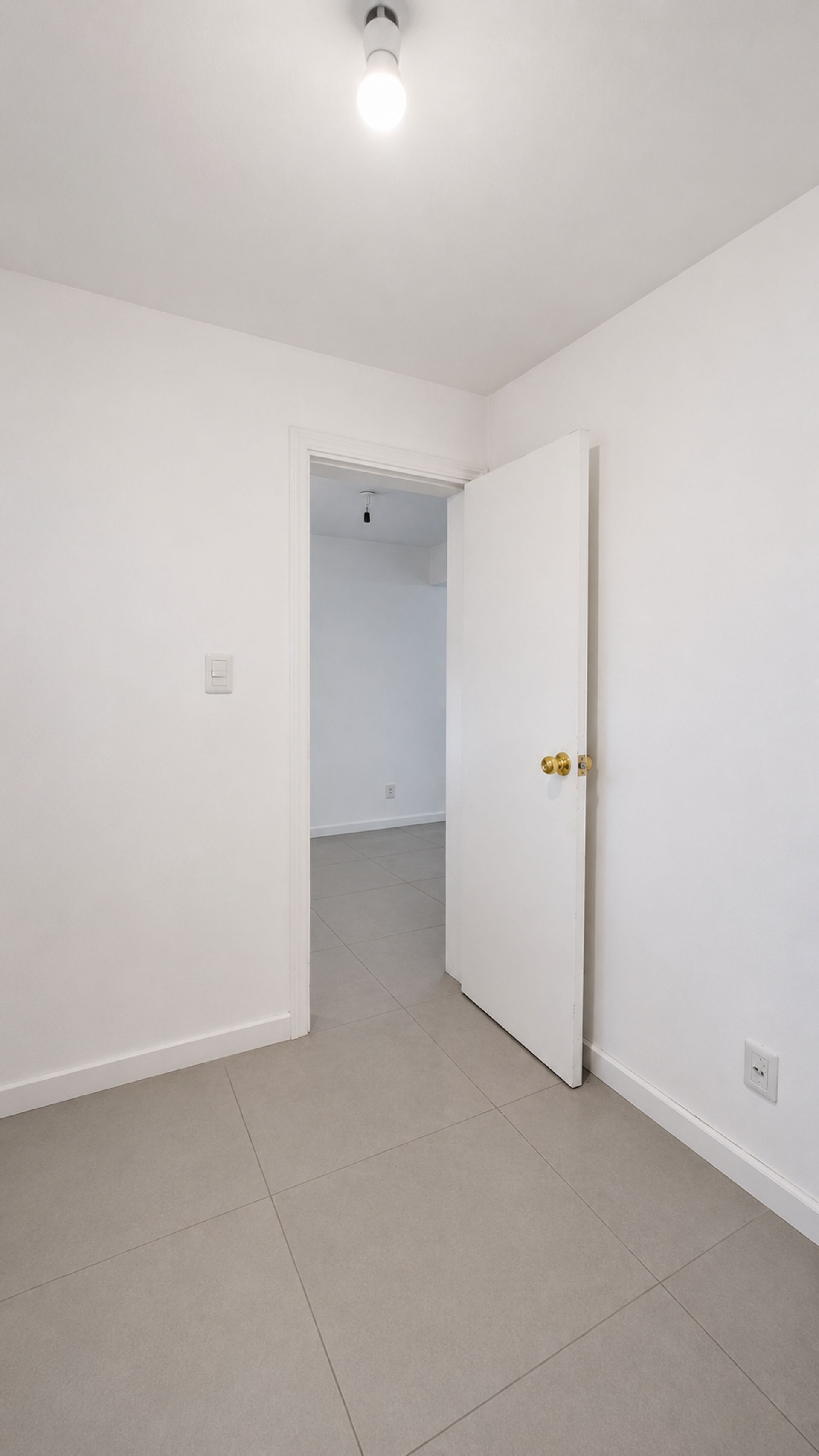 Venta Pocitos unidad de 2 dorm. patio c renta 5% - 5