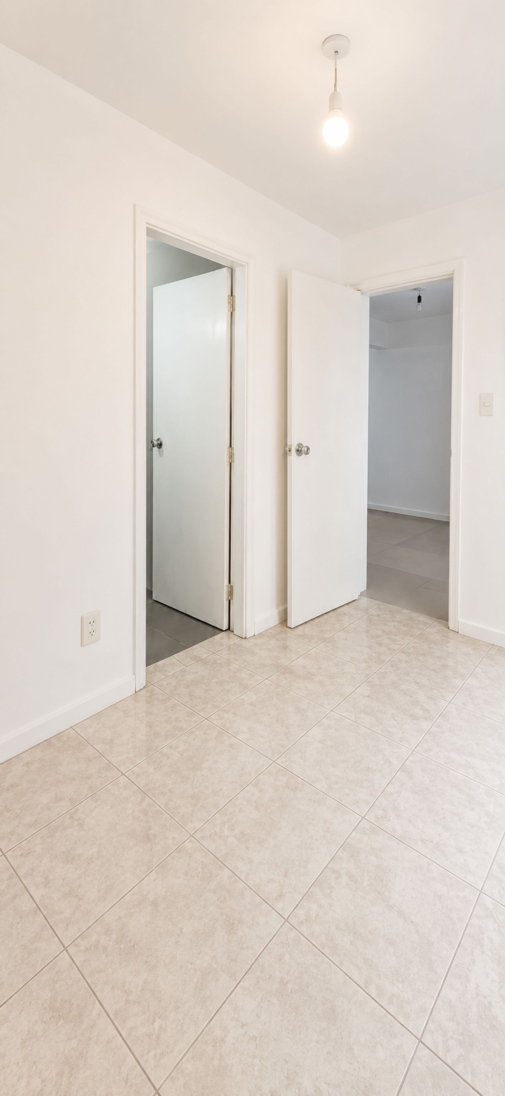 Venta Pocitos unidad de 2 dorm. patio c renta 5% - 8