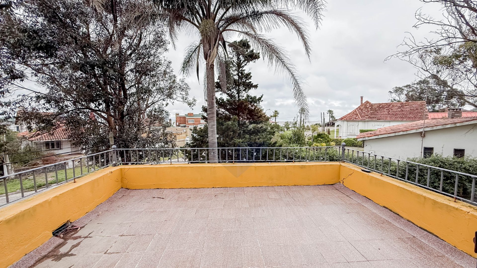 VENTA HERMOSA CASA 8 DORMITORIOS EN LA FLORESTA - 6