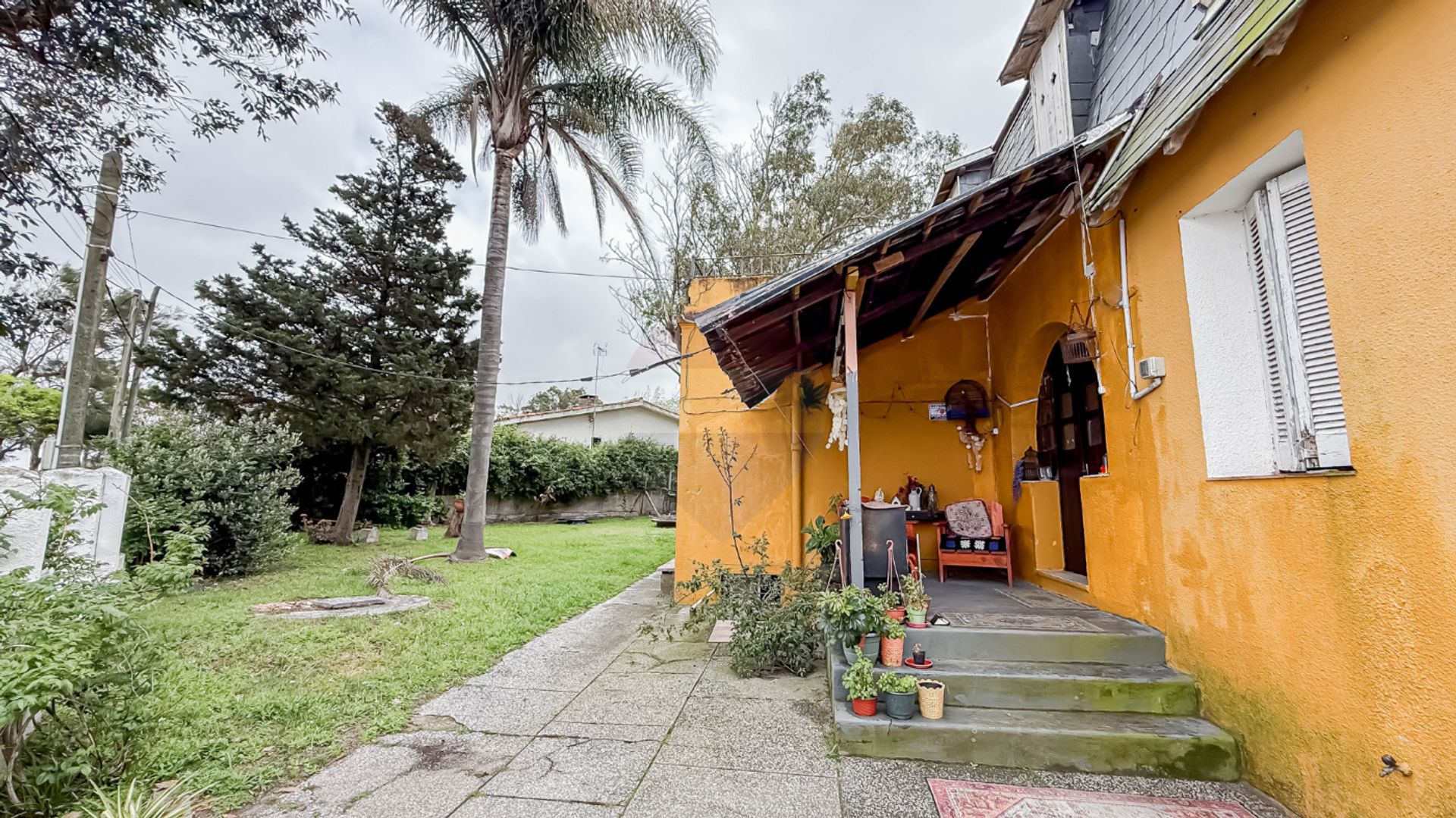 VENTA HERMOSA CASA 8 DORMITORIOS EN LA FLORESTA - 3