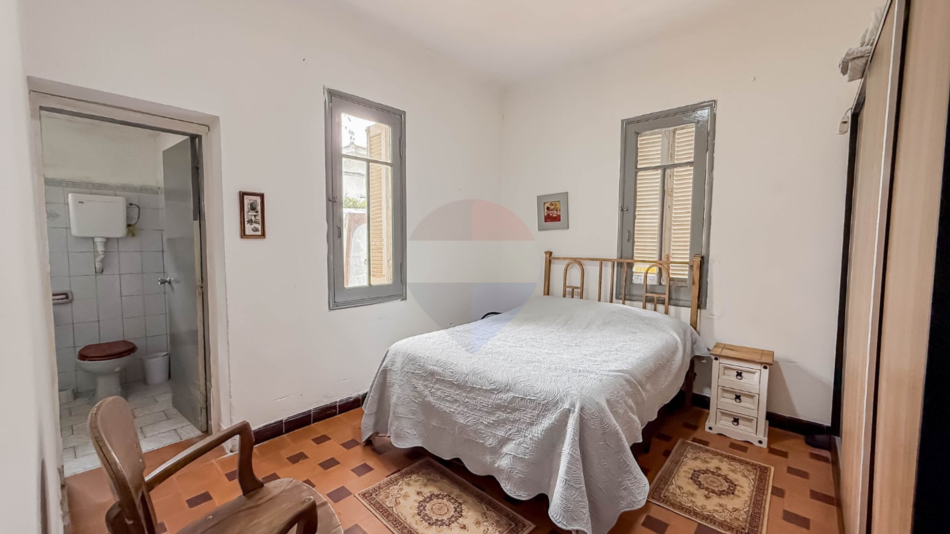 VENTA HERMOSA CASA 8 DORMITORIOS EN LA FLORESTA - 19