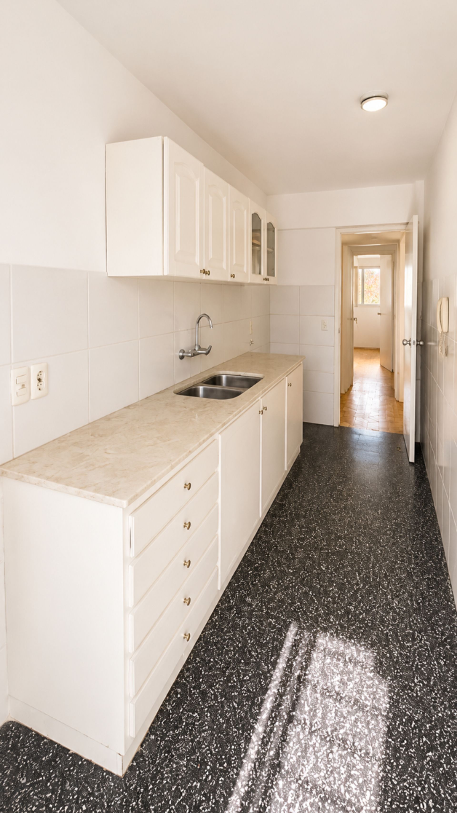 Vende apartamento Pocitos 3 dorm 2ba&ntilde;os y balcones - 8