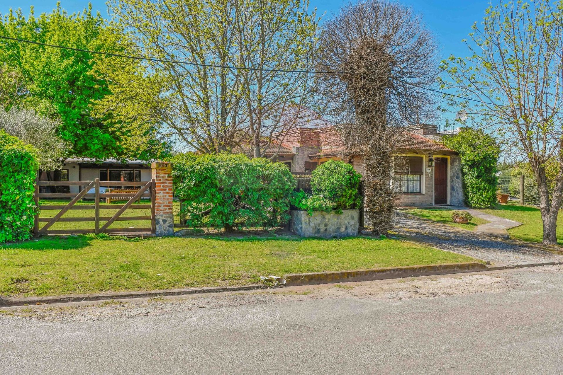 VENTA CASA 3 DORM. + APTO. ECILDA PAULLIER - 1