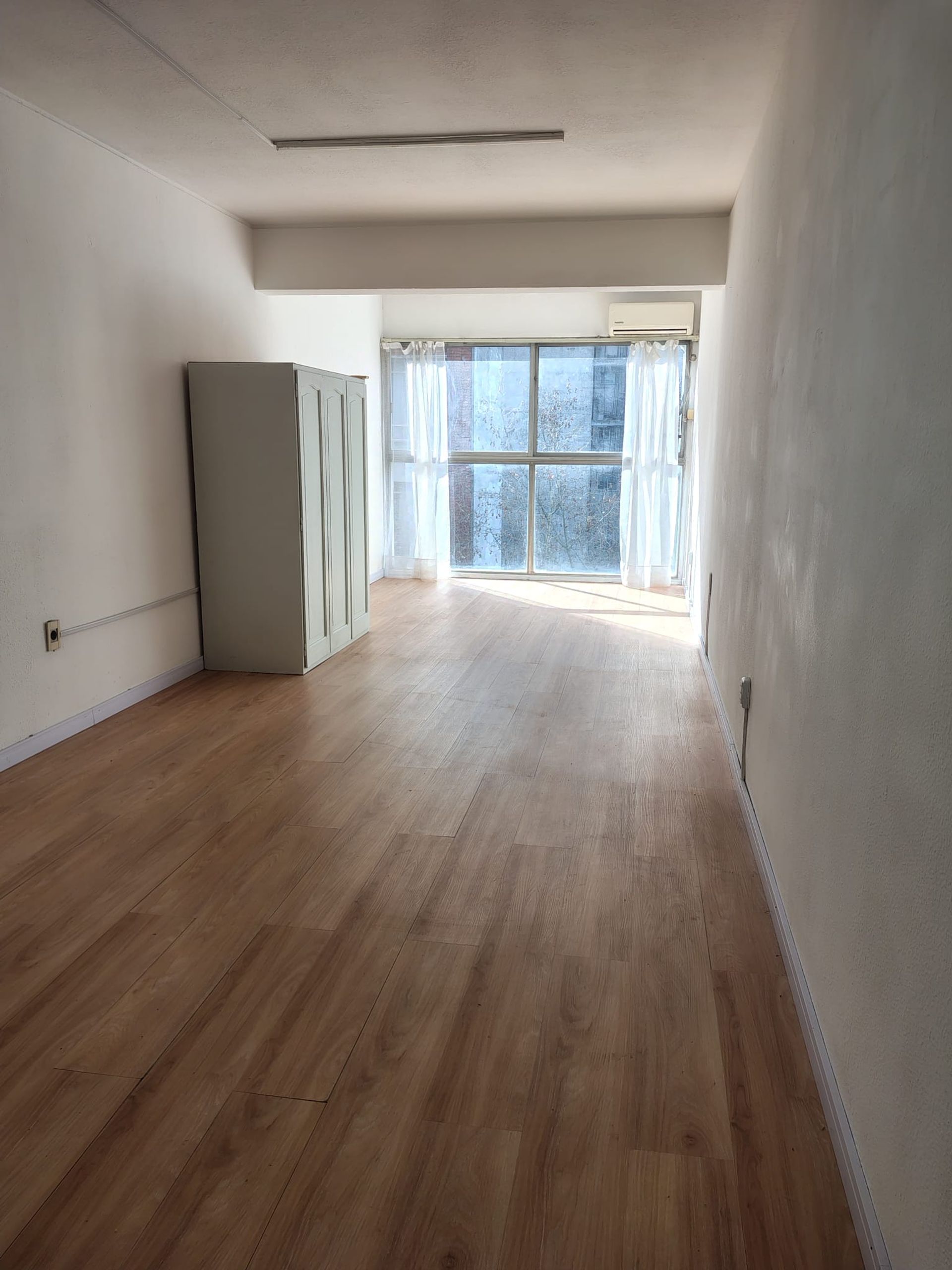 Venta oficina piso alto oportunidad Centro - 1