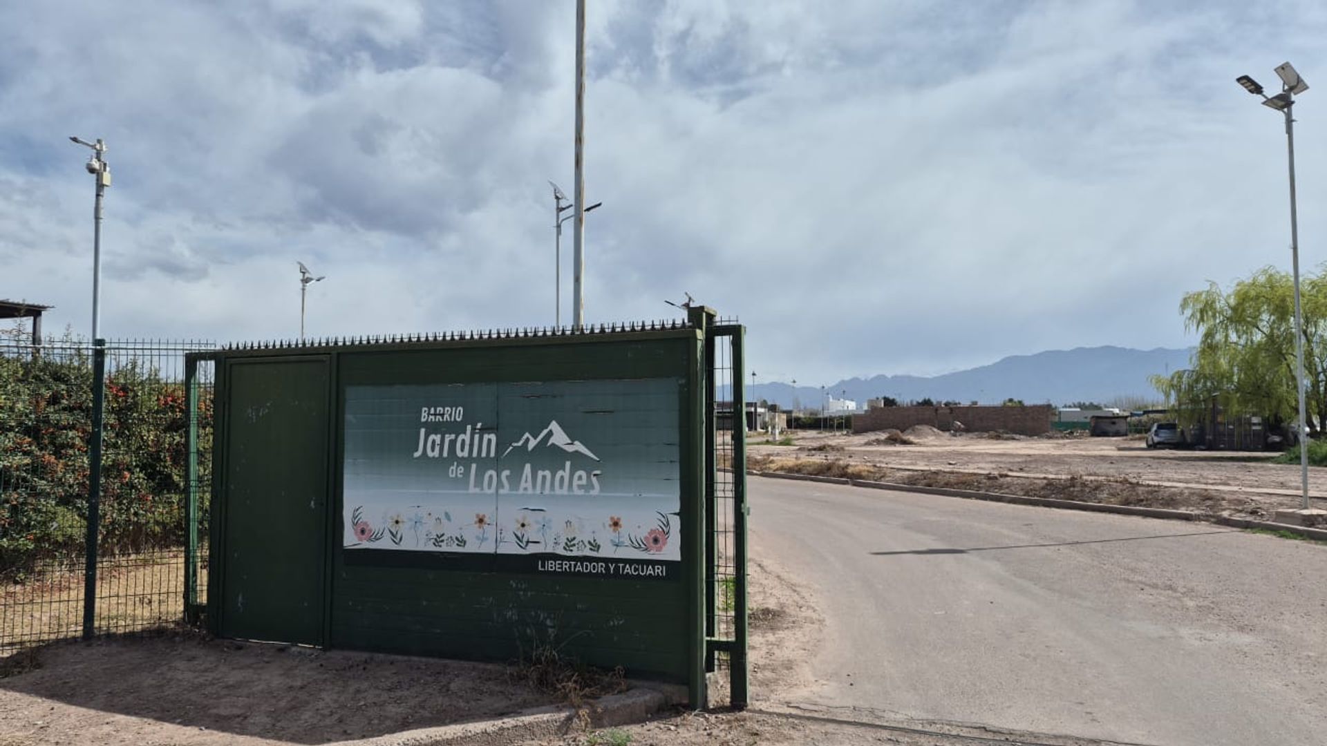 Lujan de Cuyo Tacuari y Libertador S/N