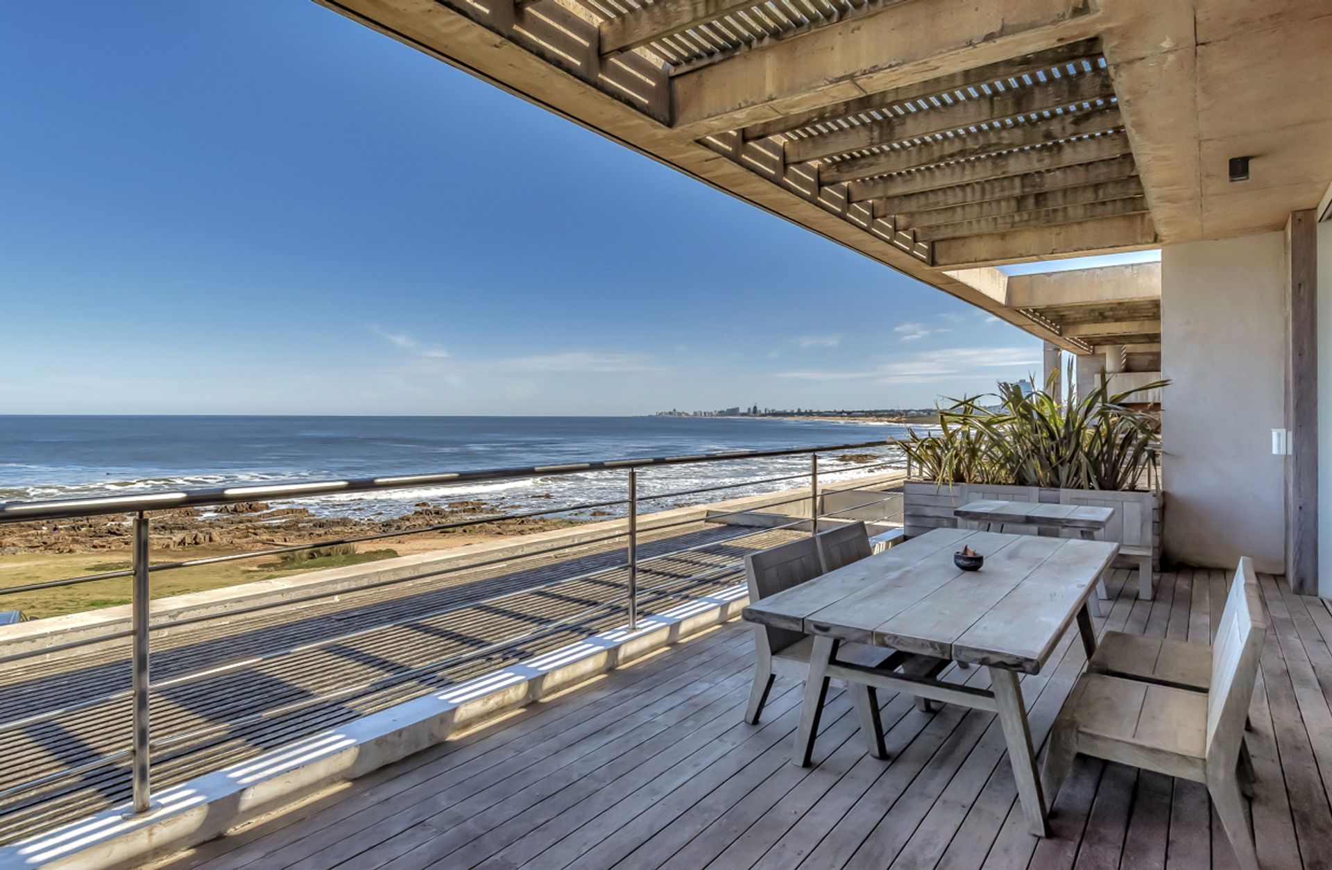 APARTAMENTO EN VENTA FRENTE AL MAR 3 DORMITORIOS - 2