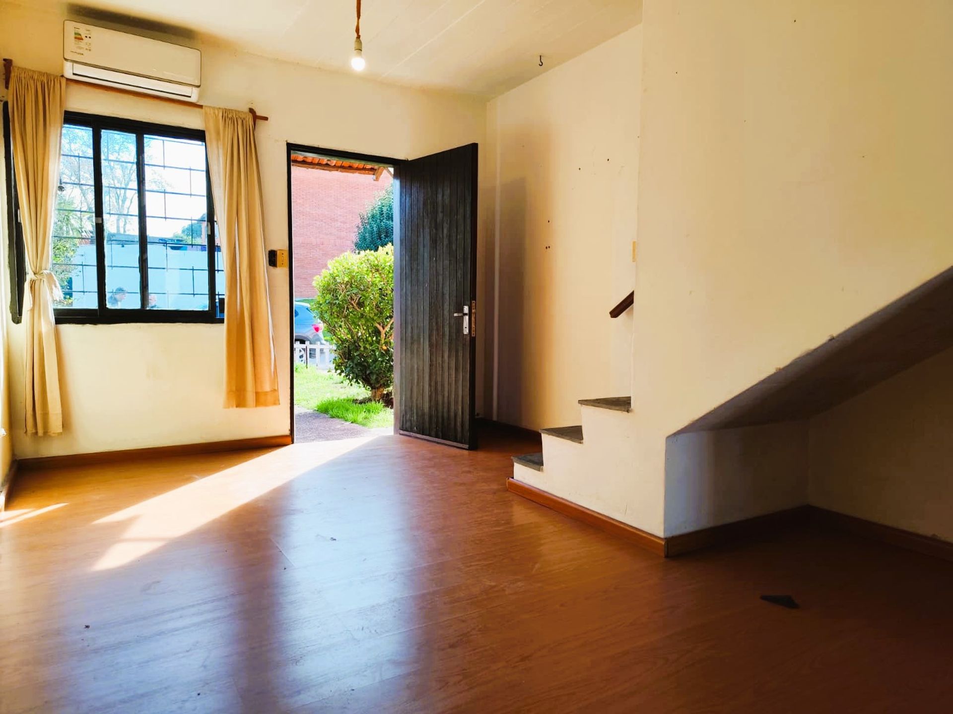 VENTA CASA LEZICA DE 2 DORMITORIOS CON PATIO + GGE - 1