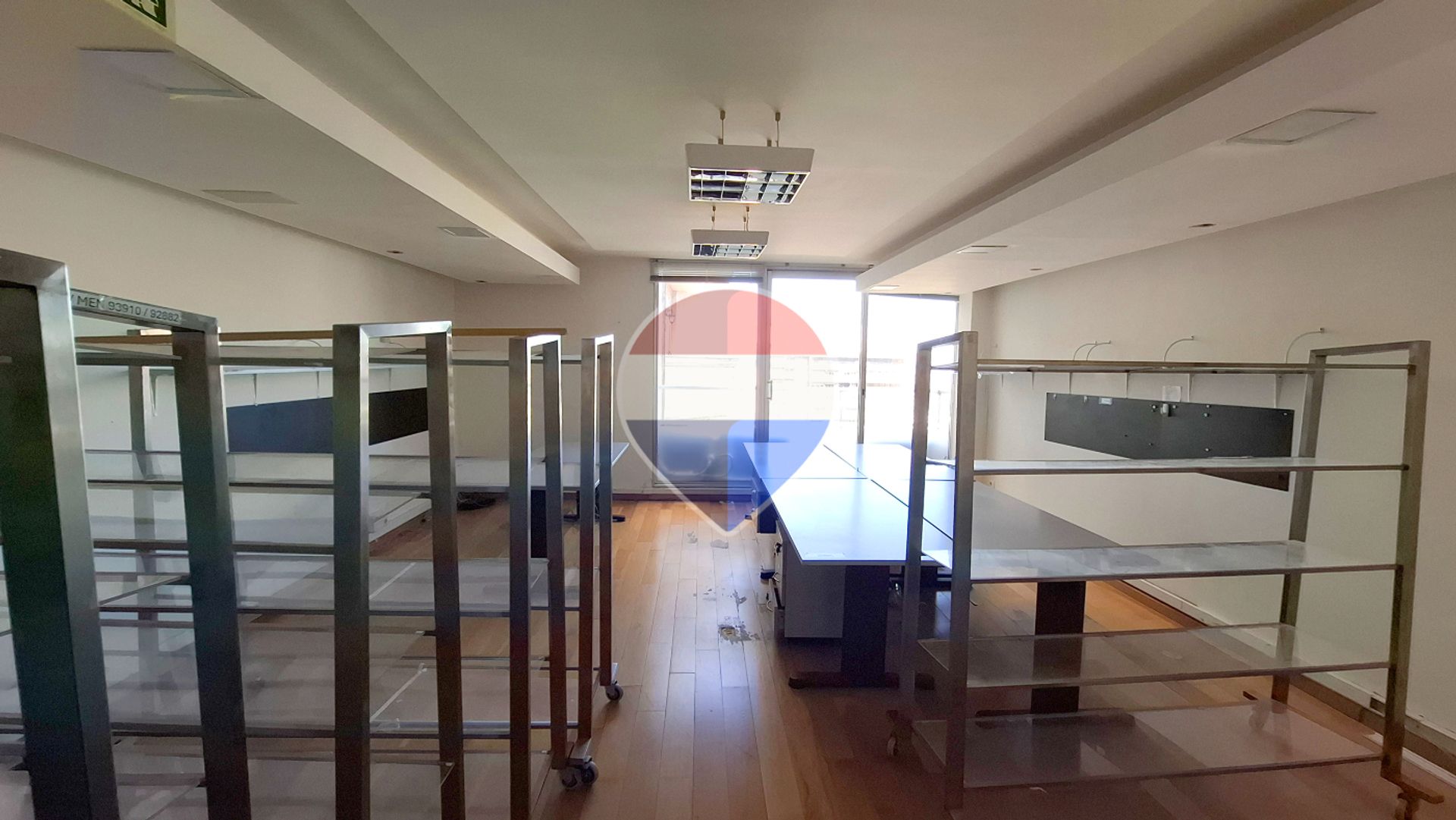 Alquiler Oficina 573 m² | Plaza Independencia - 9