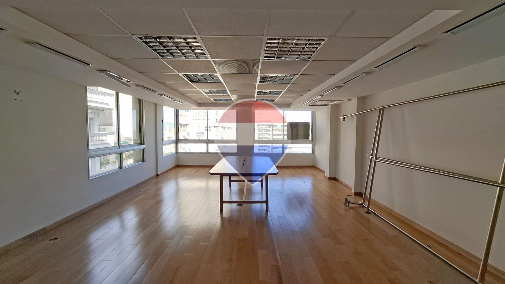 Alquiler Oficina 573 m² | Plaza Independencia - 13