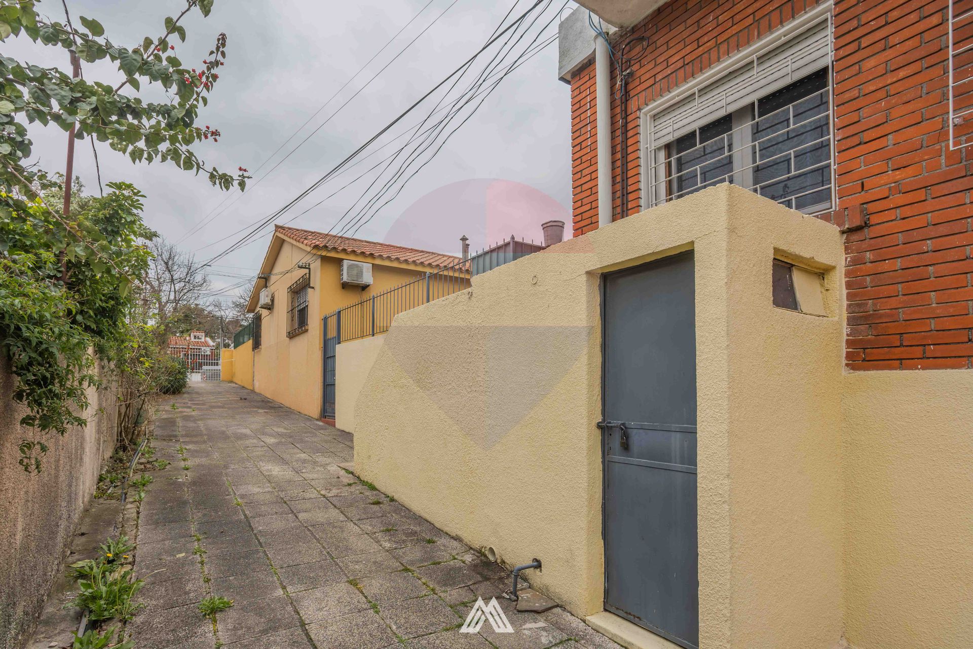 Venta Casa y 2 Apartamentos en gran terreno Malvin - 11