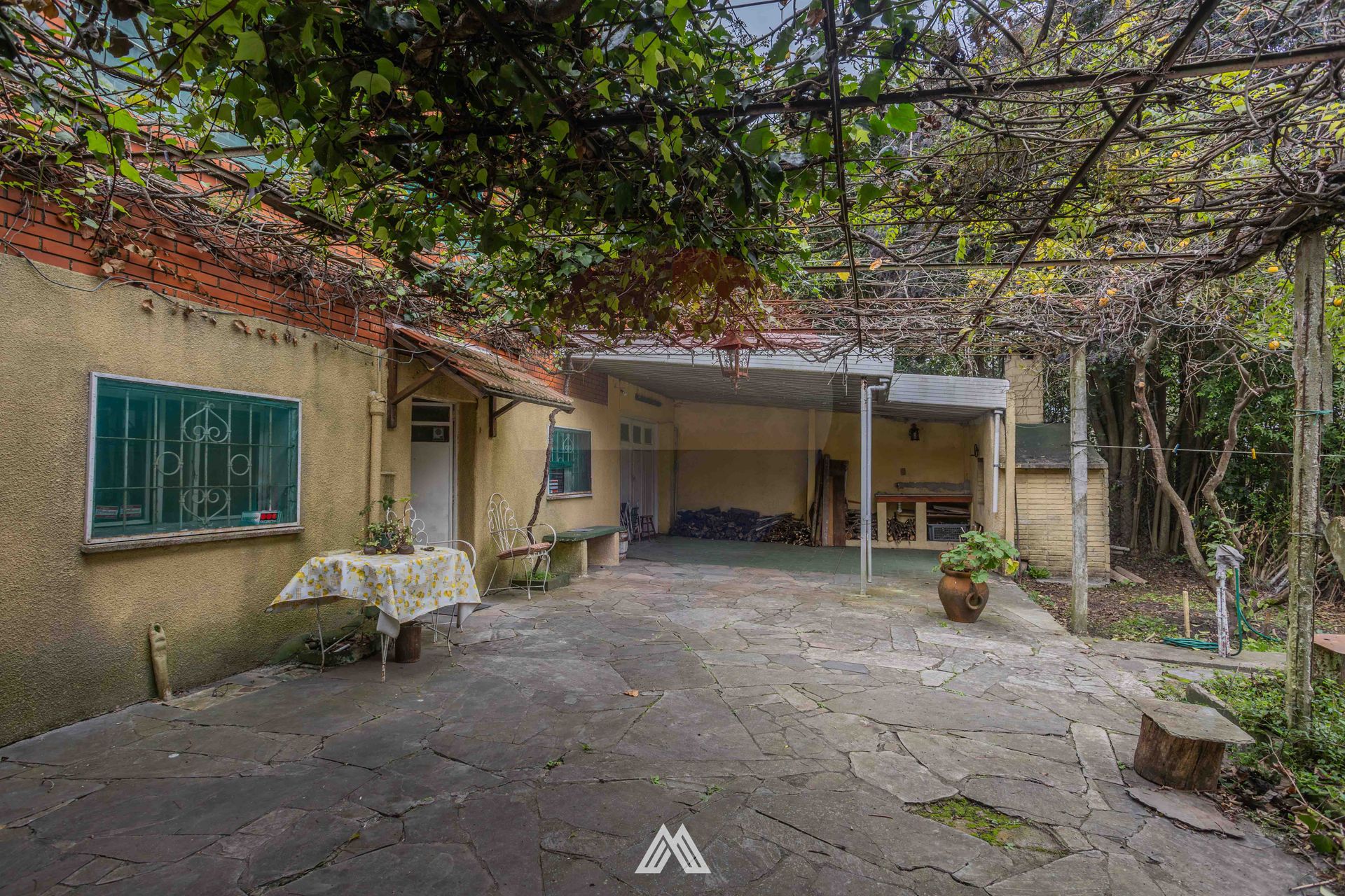 Venta Casa y 2 Apartamentos en gran terreno Malvin - 12