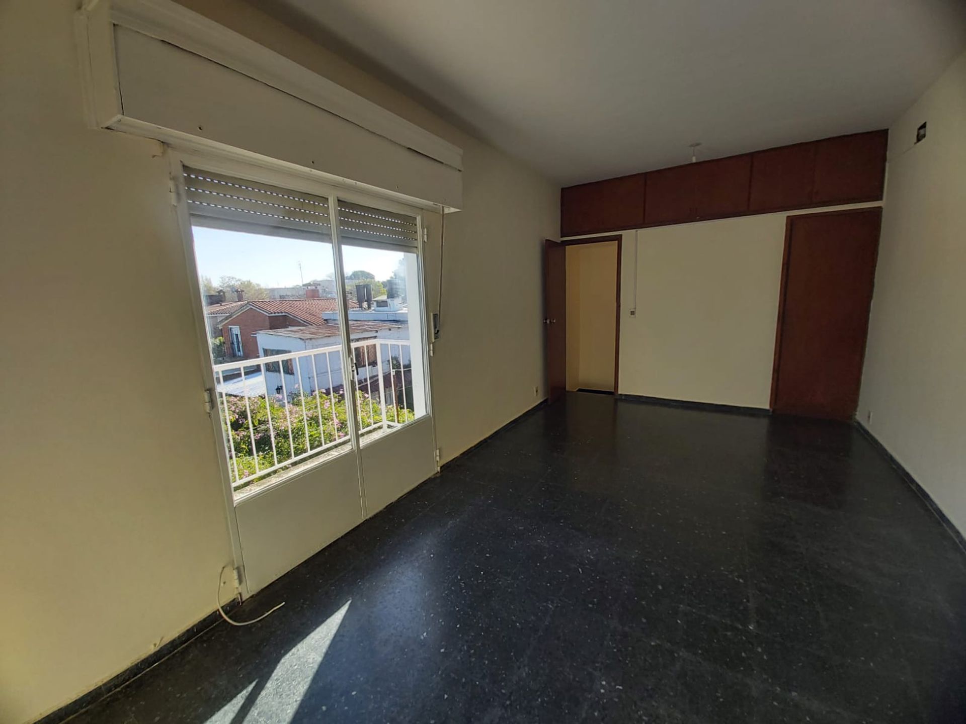 Venta Casa y 2 Apartamentos en gran terreno Malvin - 19
