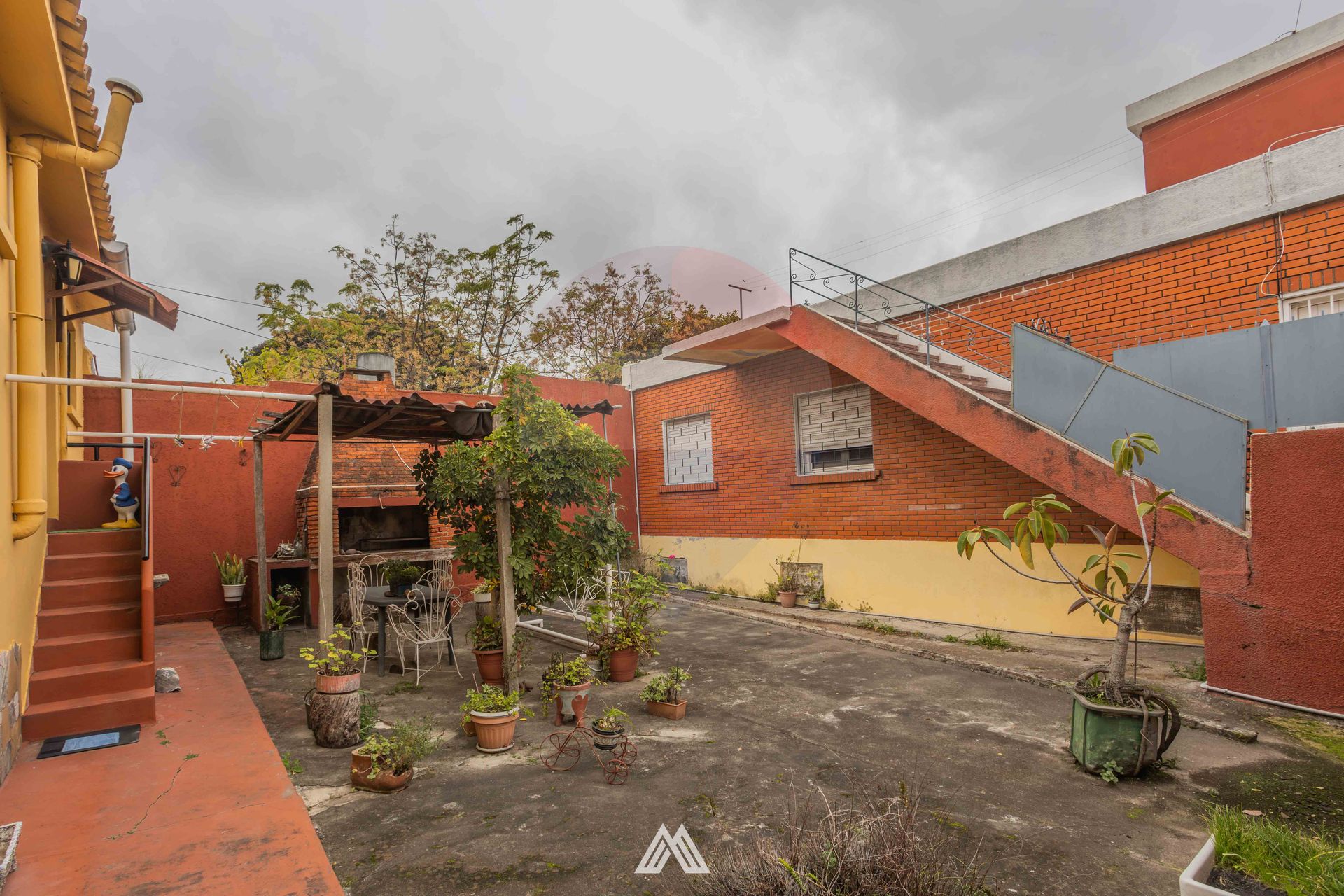Venta Casa y 2 Apartamentos en gran terreno Malvin - 10