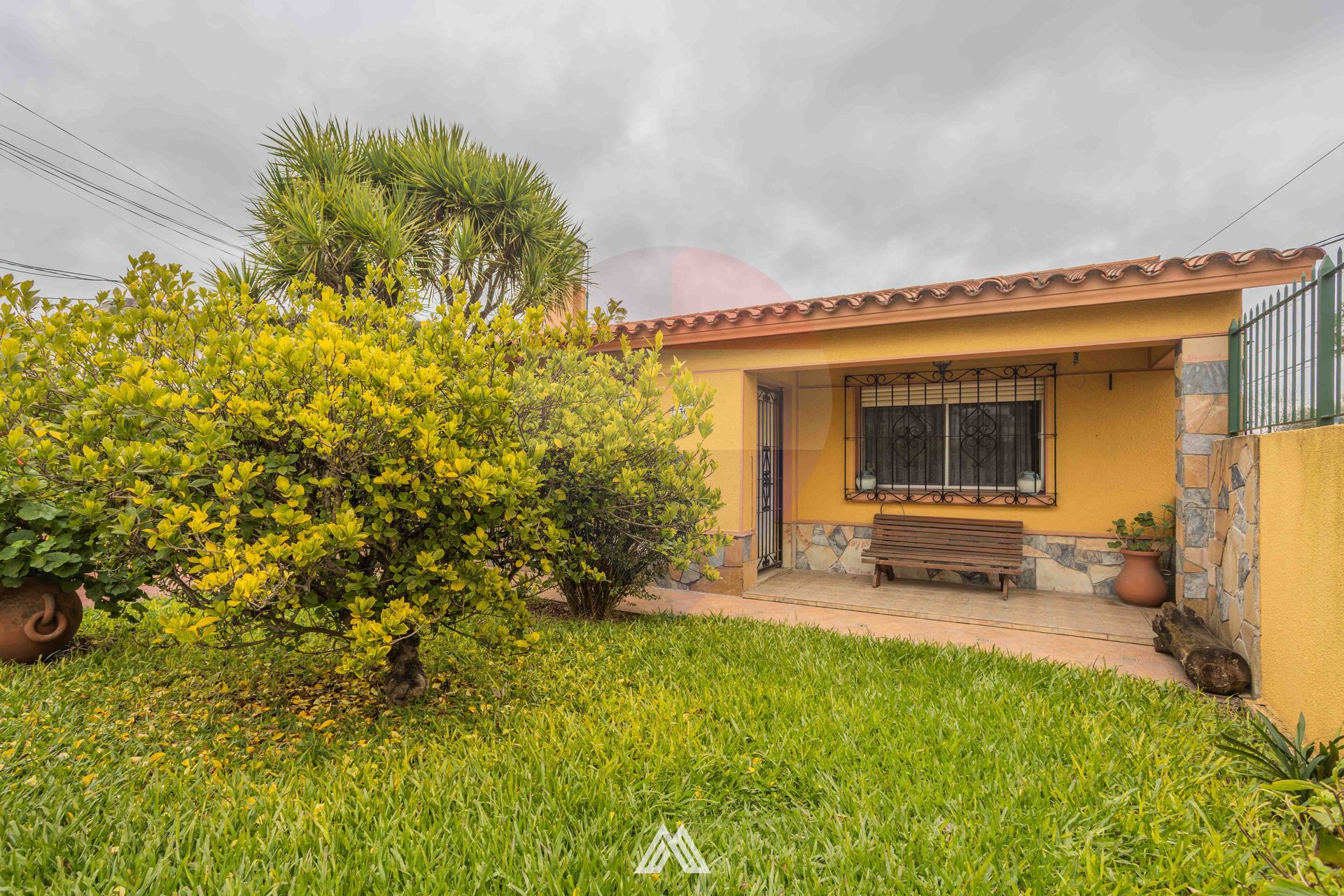 Venta Casa y 2 Apartamentos en gran terreno Malvin - 2