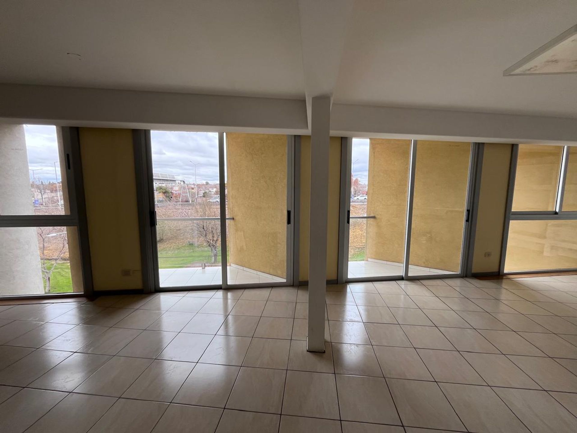 Oficina en Alquiler en Guaymallen, Mendoza