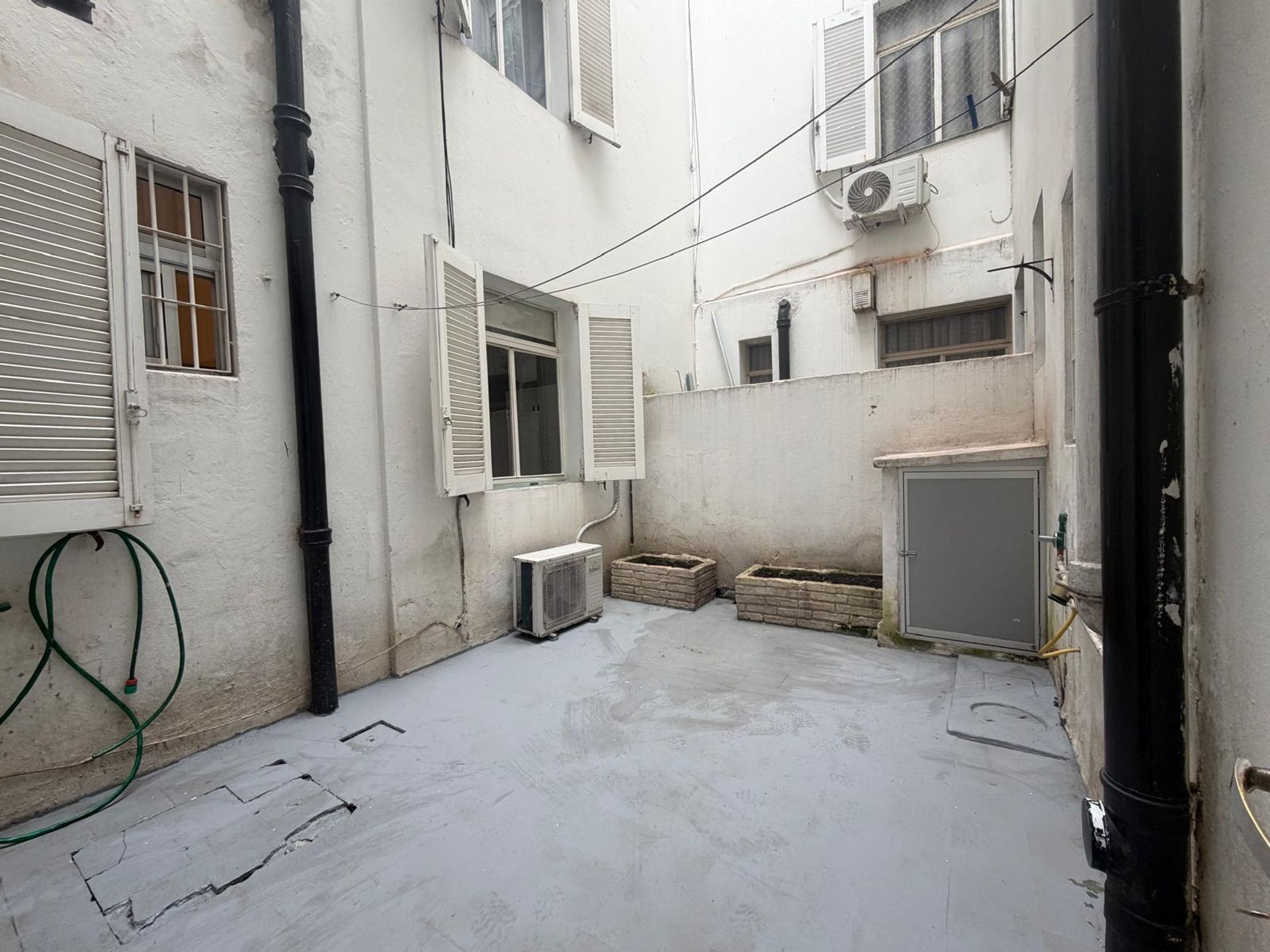 Apartamento tipo Casa ,Pocitos -Patio para entrar - 18