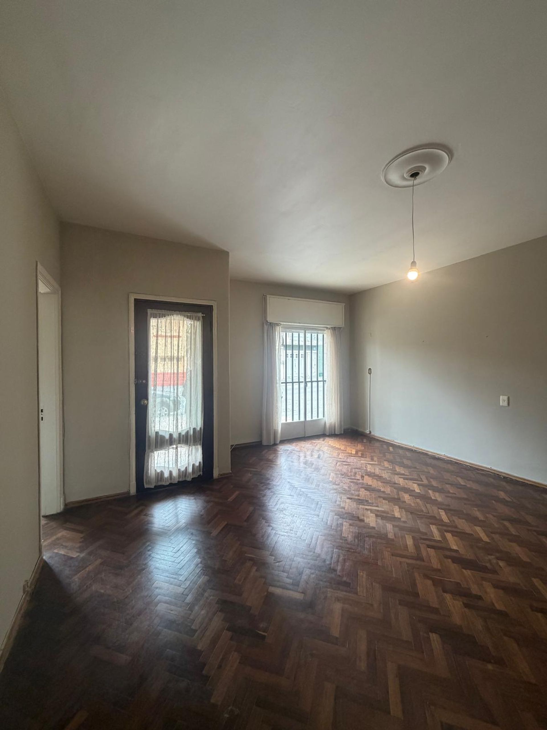 Apartamento tipo Casa ,Pocitos -Patio para entrar - 8