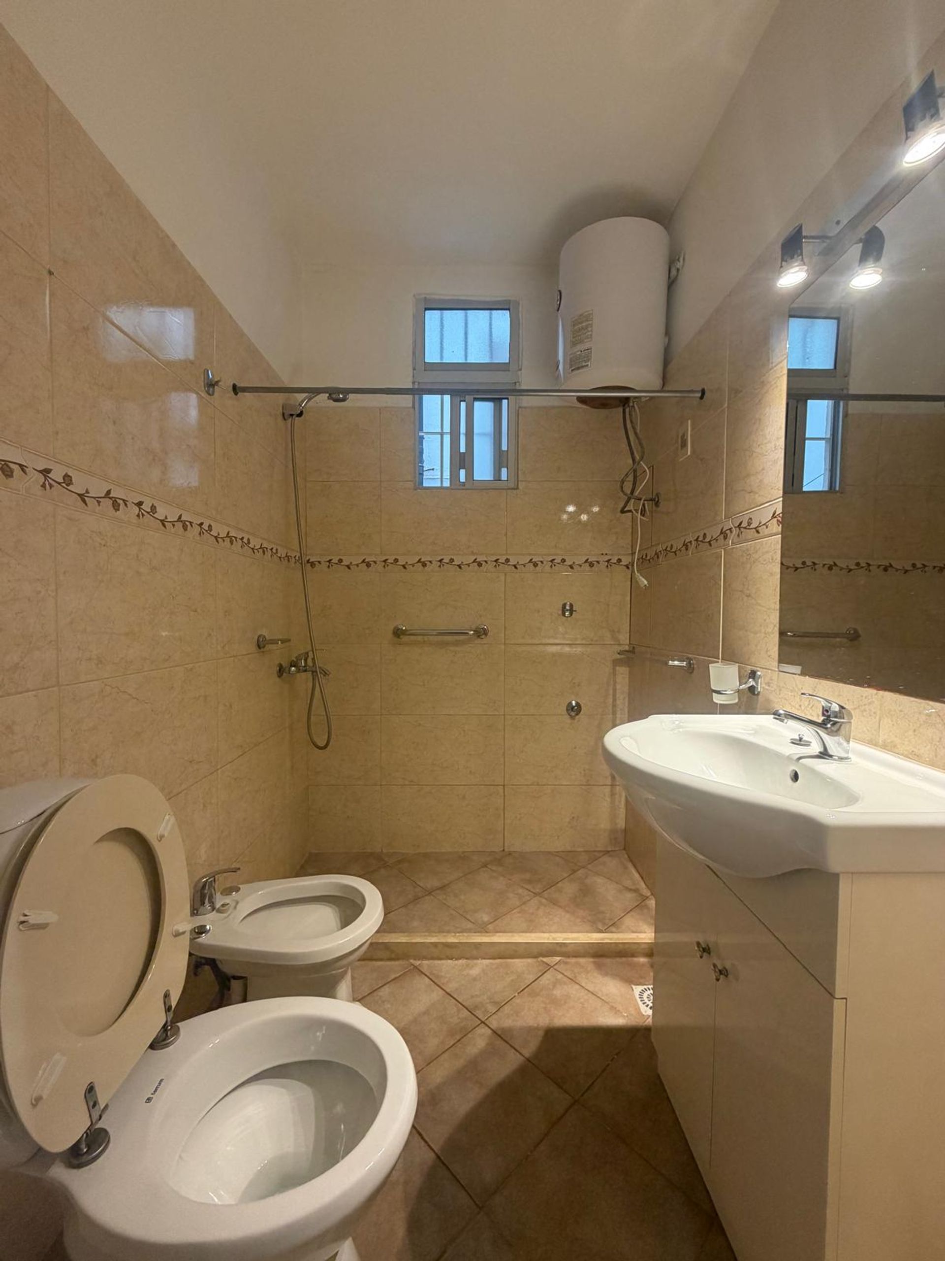Apartamento tipo Casa ,Pocitos -Patio para entrar - 12