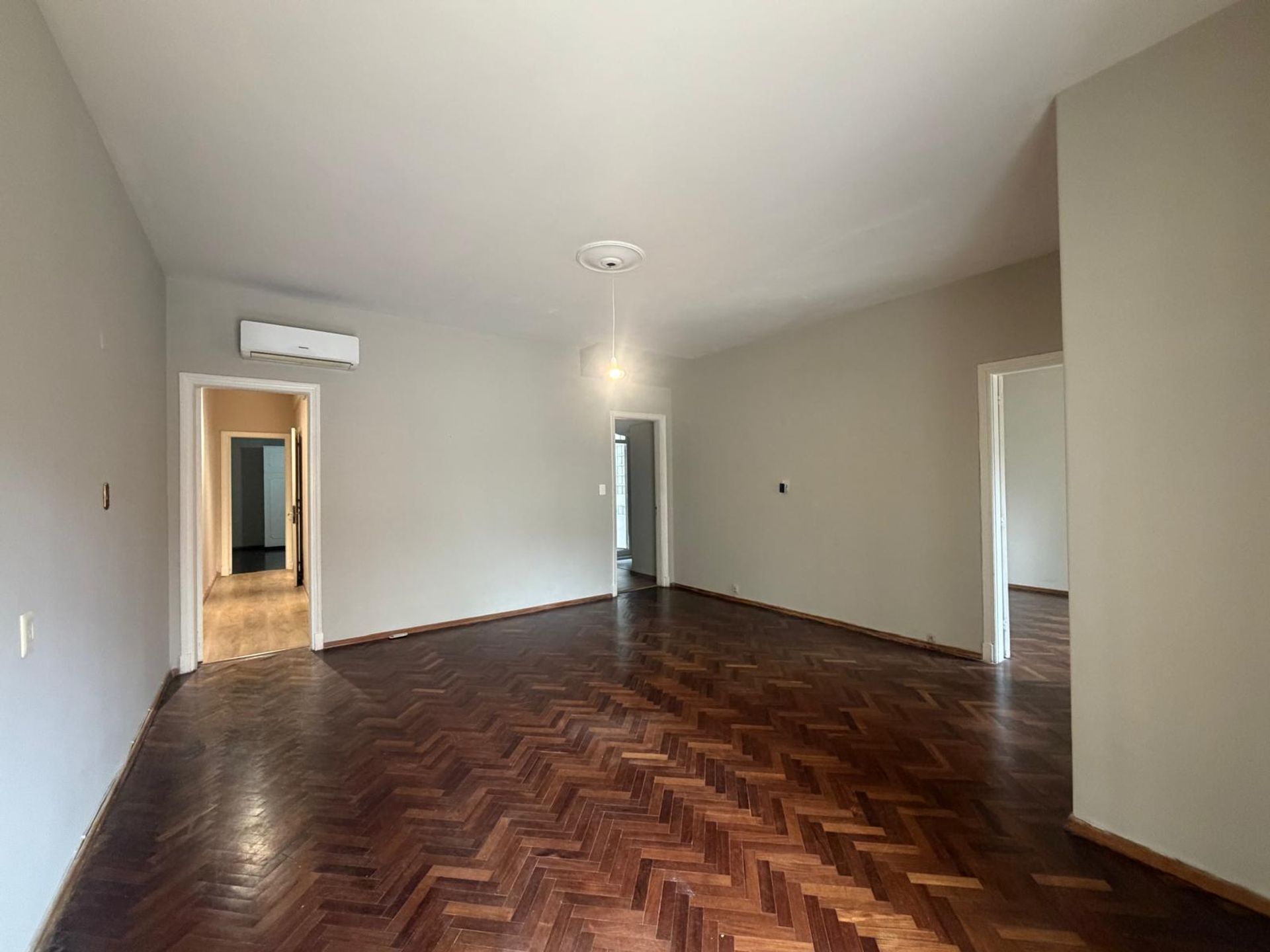 Apartamento tipo Casa ,Pocitos -Patio para entrar - 17