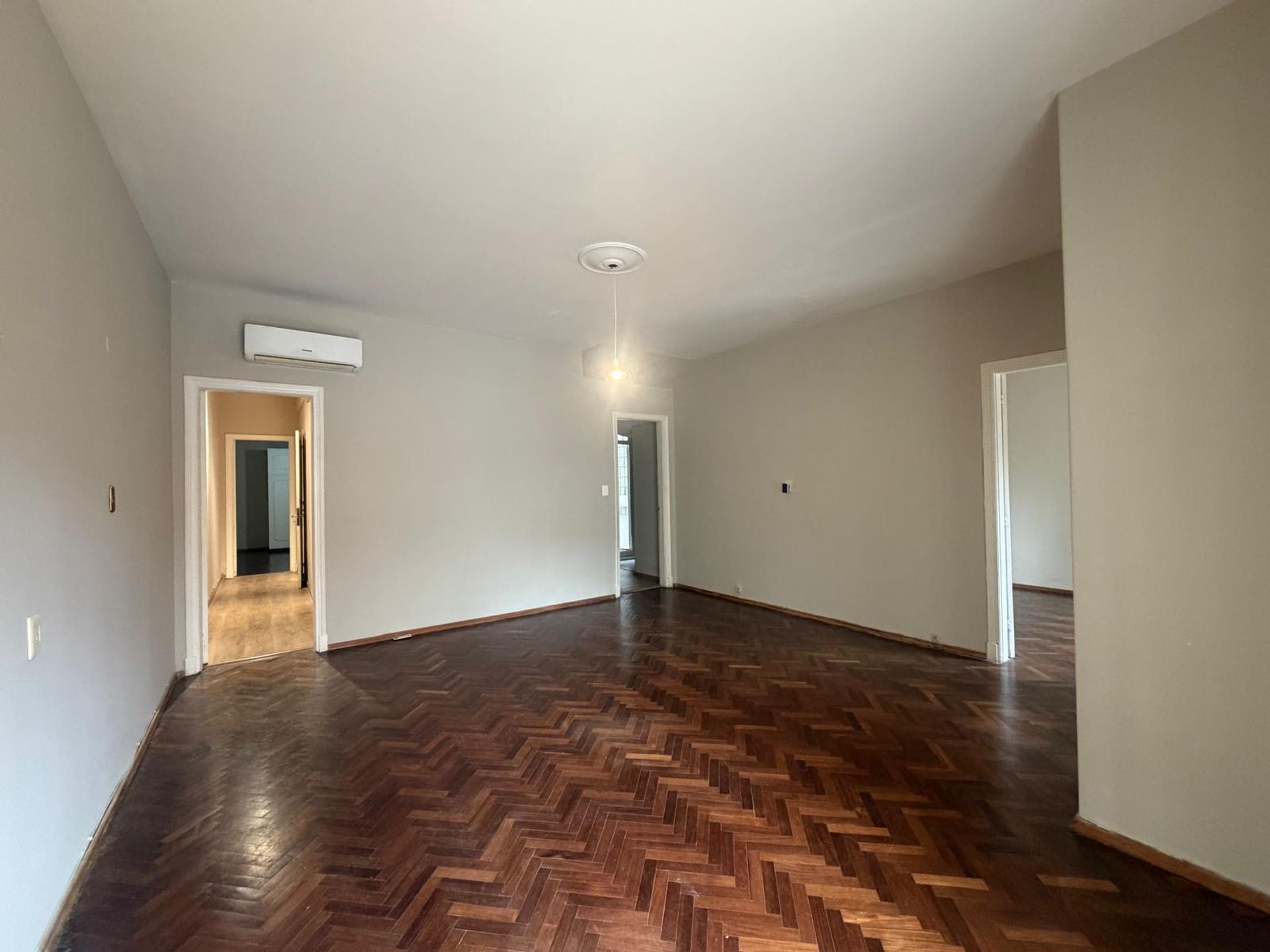 Apartamento tipo Casa ,Pocitos -Patio para entrar - 5