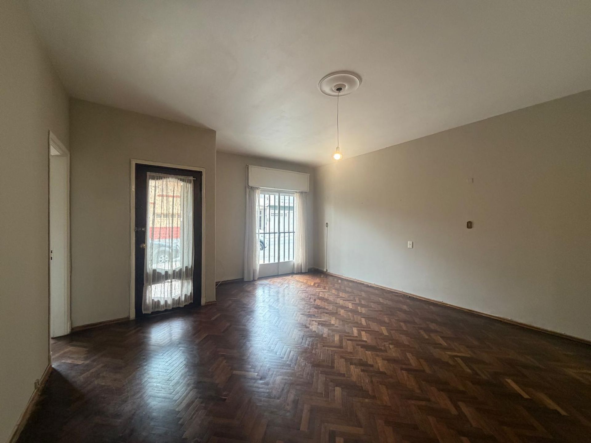 Apartamento tipo Casa ,Pocitos -Patio para entrar - 11