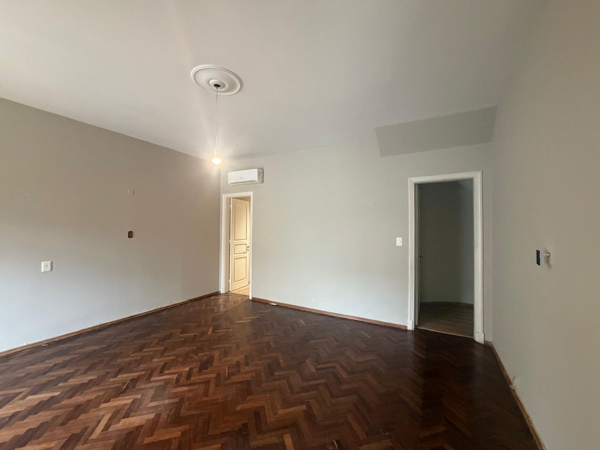 Apartamento tipo Casa ,Pocitos -Patio para entrar - 10